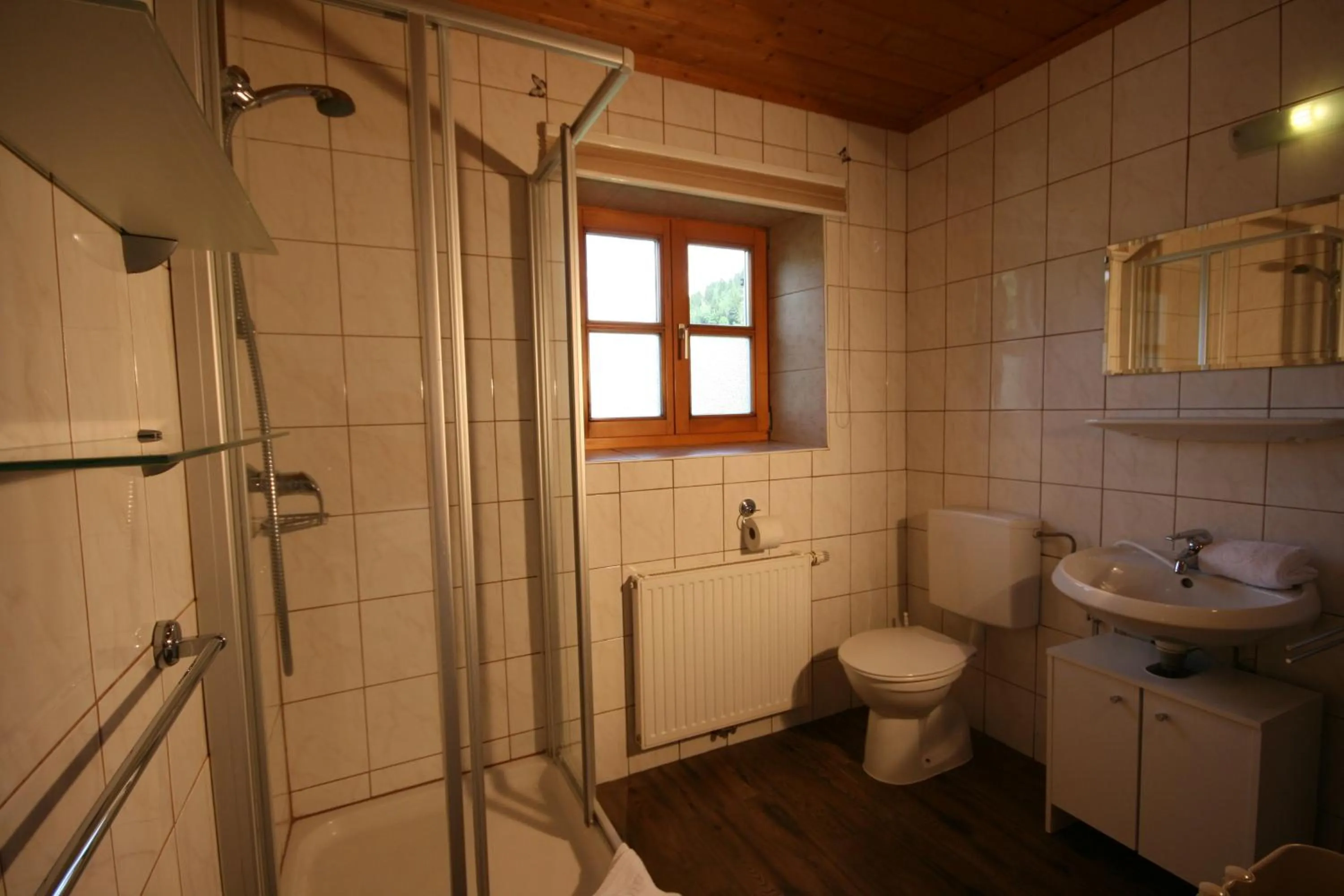 Bathroom in Familienappartements Eder - Free entry to Tauern SPA Kaprun included