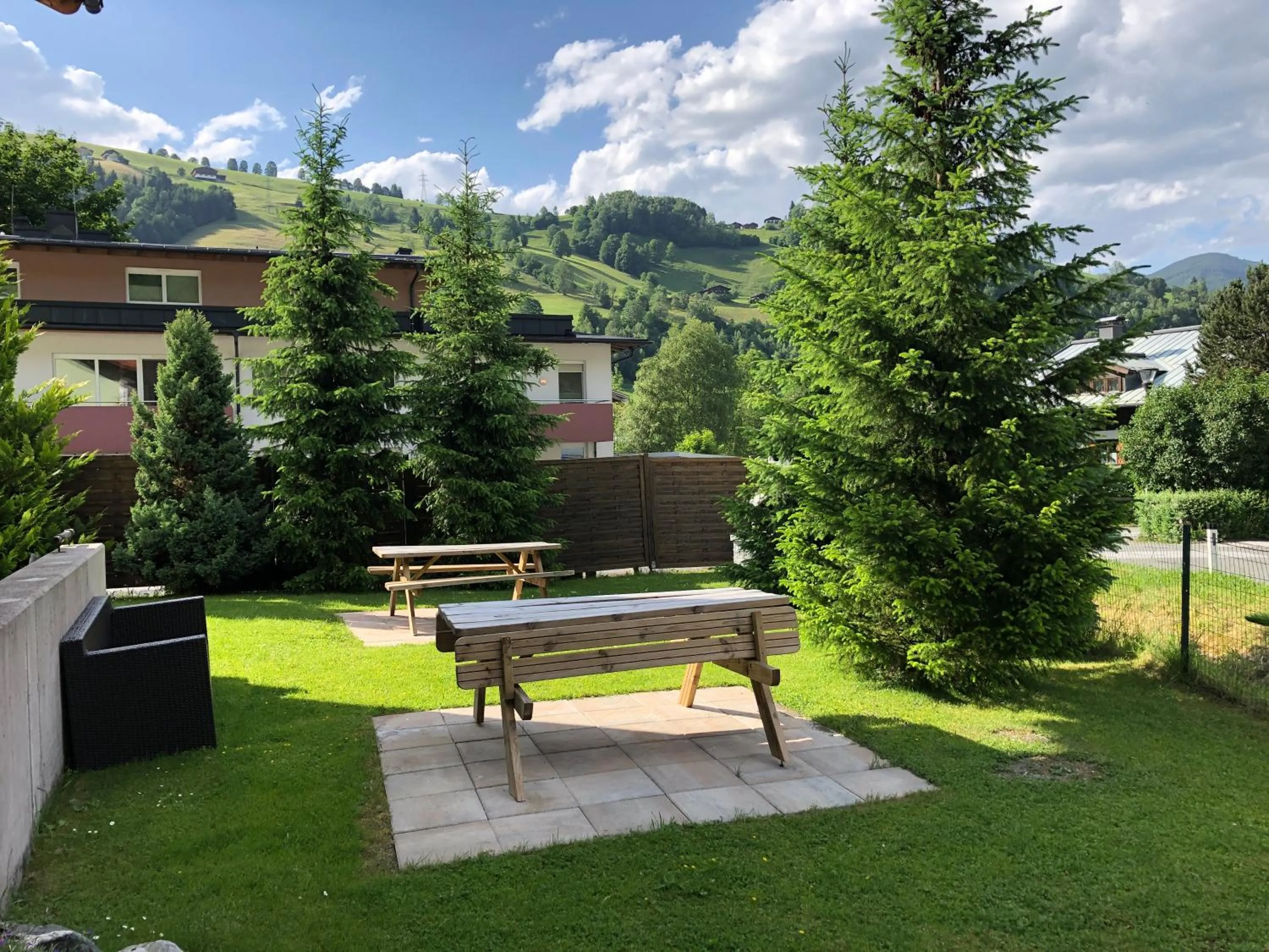 Garden in Familienappartements Eder - Free entry to Tauern SPA Kaprun included