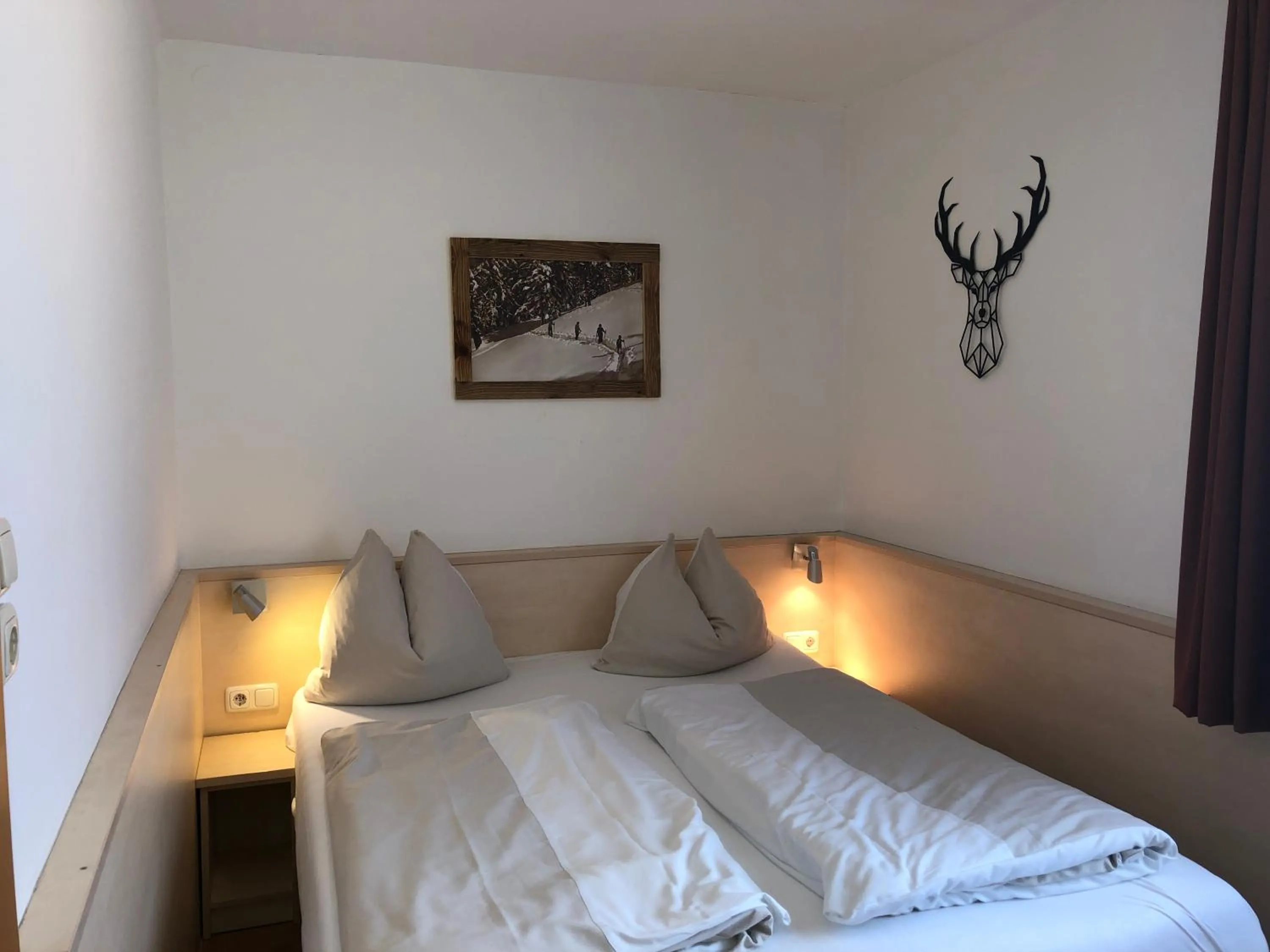 Bedroom, Bed in Familienappartements Eder - Free entry to Tauern SPA Kaprun included