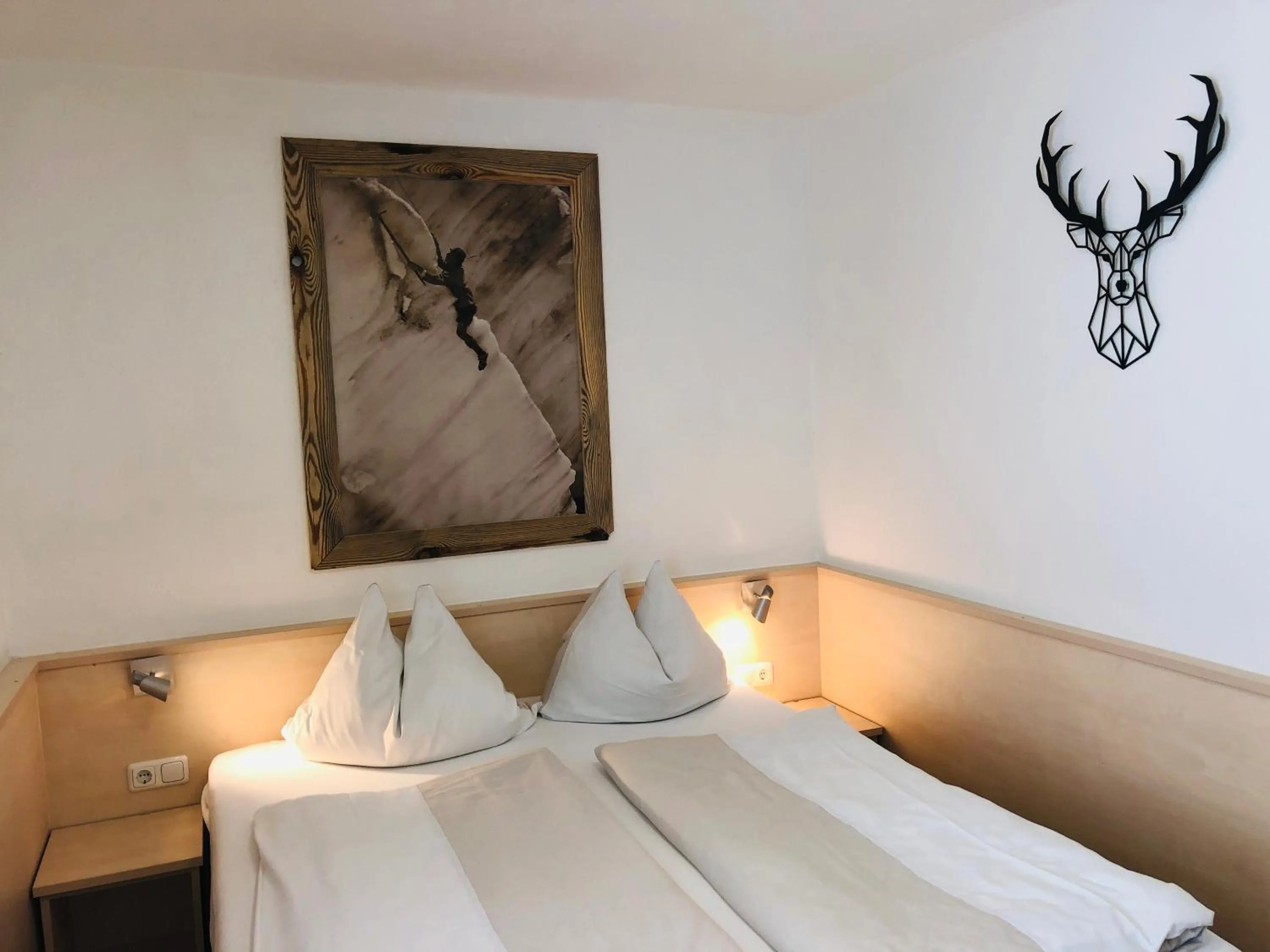 Bedroom, Bed in Familienappartements Eder - Free entry to Tauern SPA Kaprun included