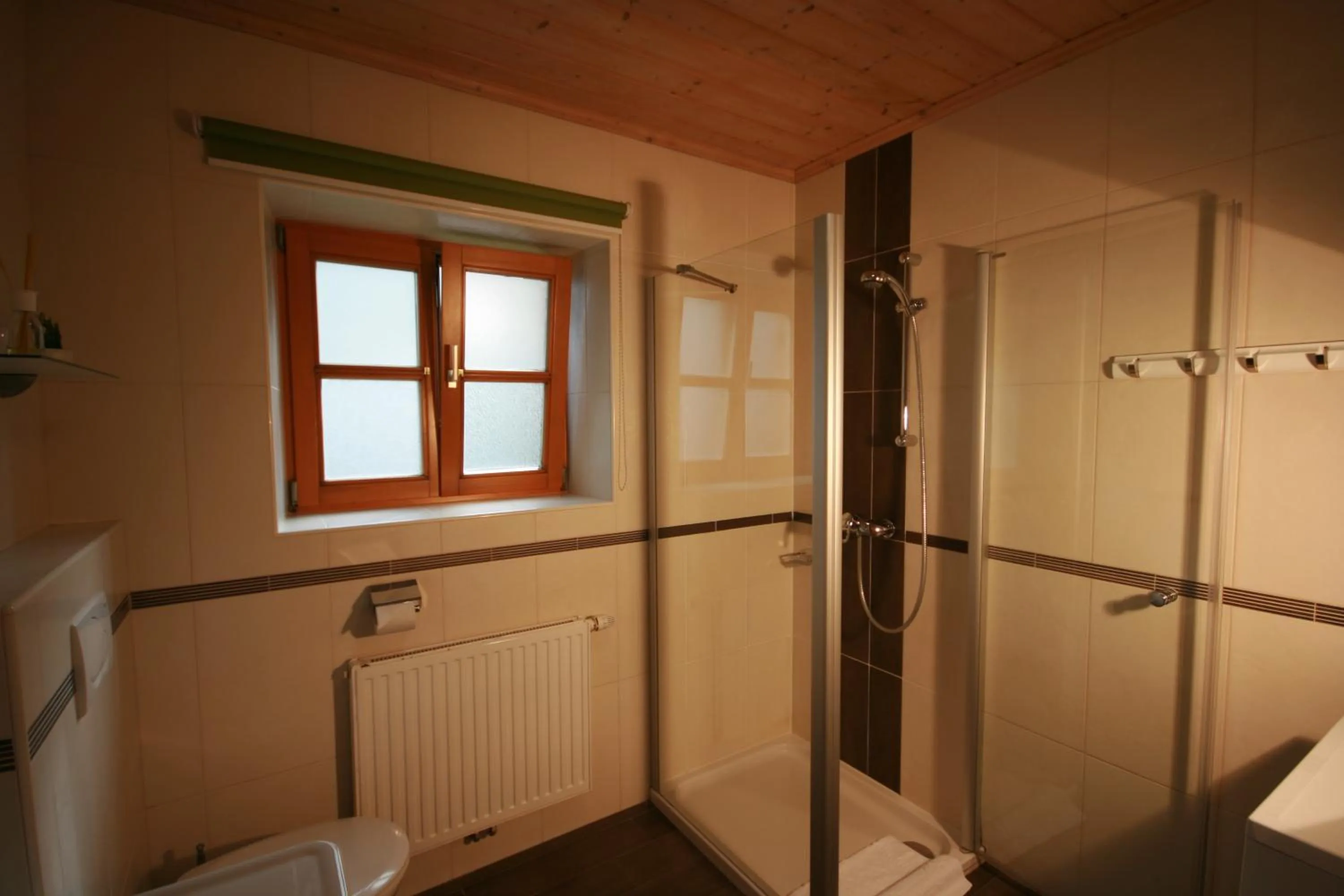 Bathroom in Familienappartements Eder - Free entry to Tauern SPA Kaprun included