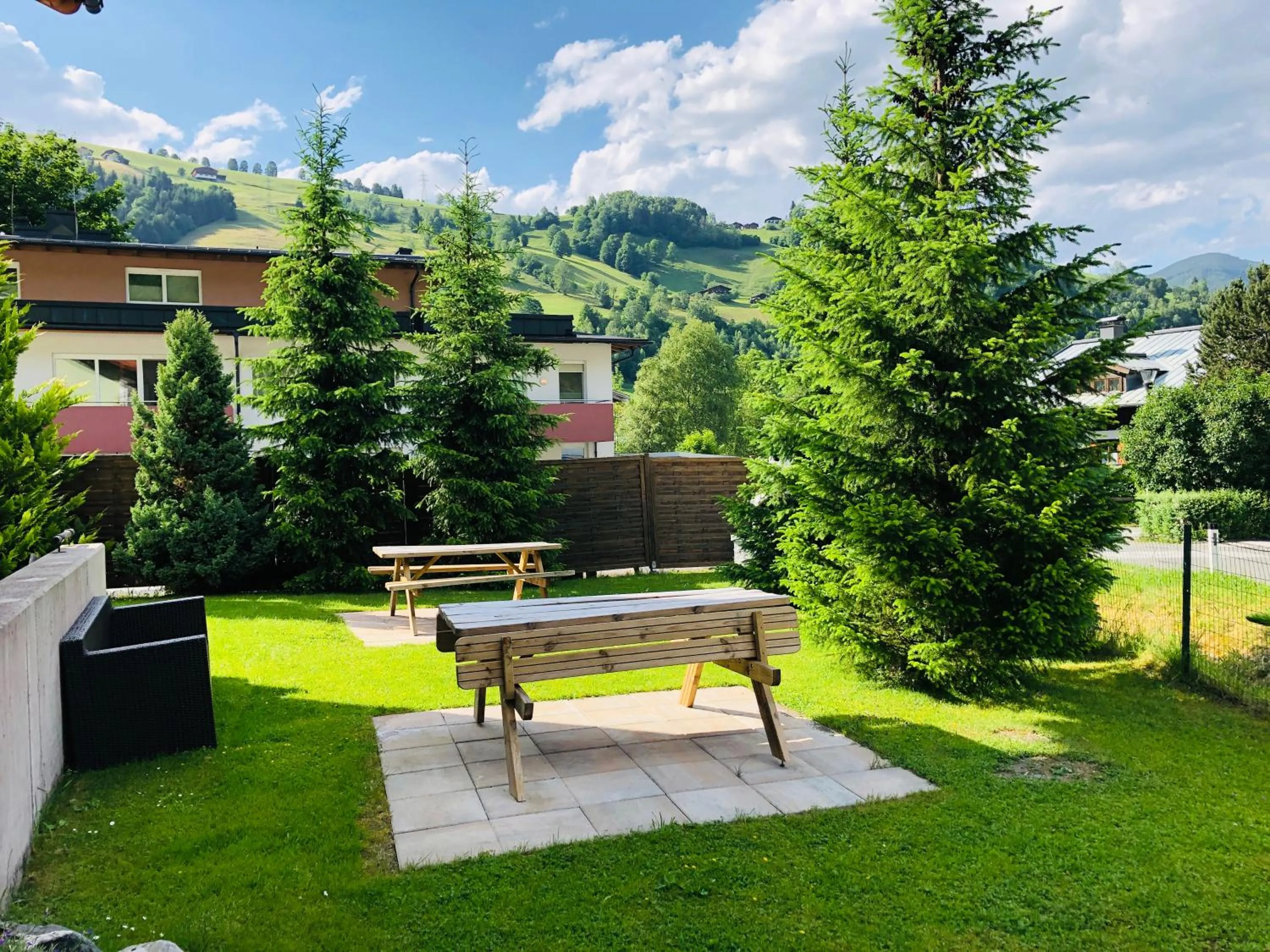 Garden in Familienappartements Eder - Free entry to Tauern SPA Kaprun included