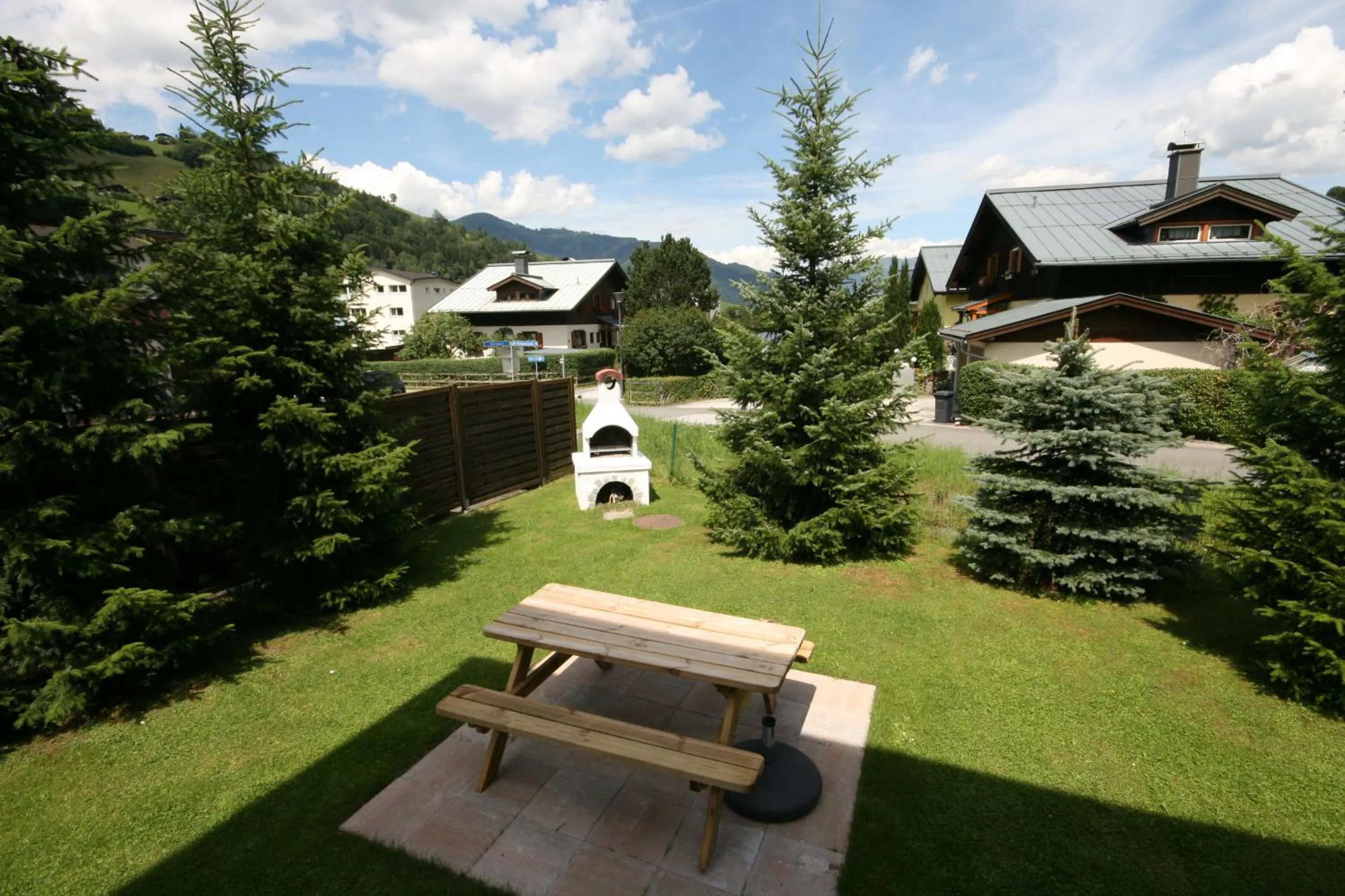 Garden in Familienappartements Eder - Free entry to Tauern SPA Kaprun included