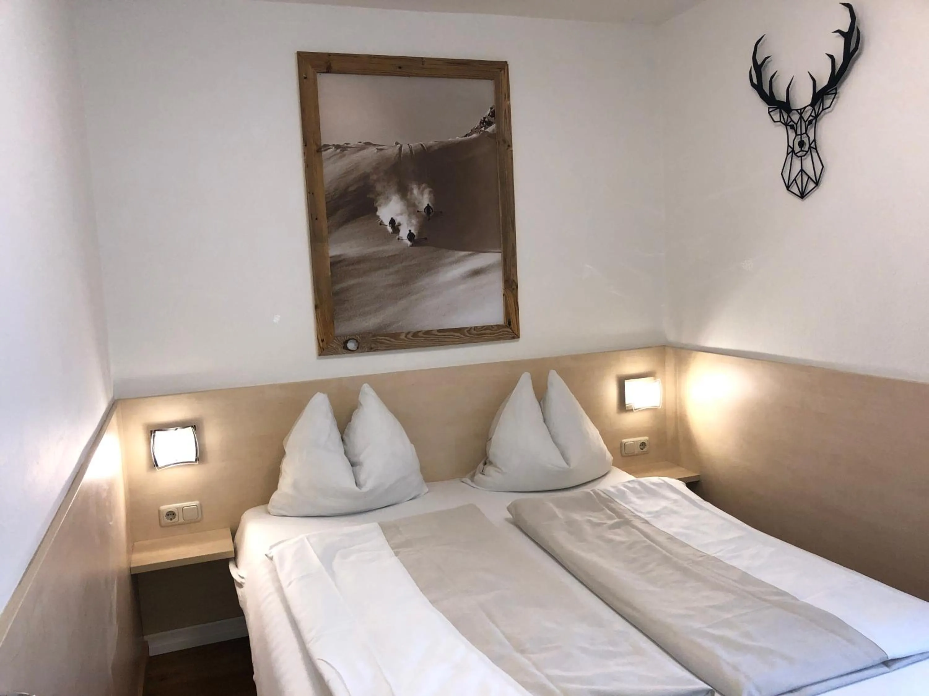 Bedroom, Bed in Familienappartements Eder - Free entry to Tauern SPA Kaprun included