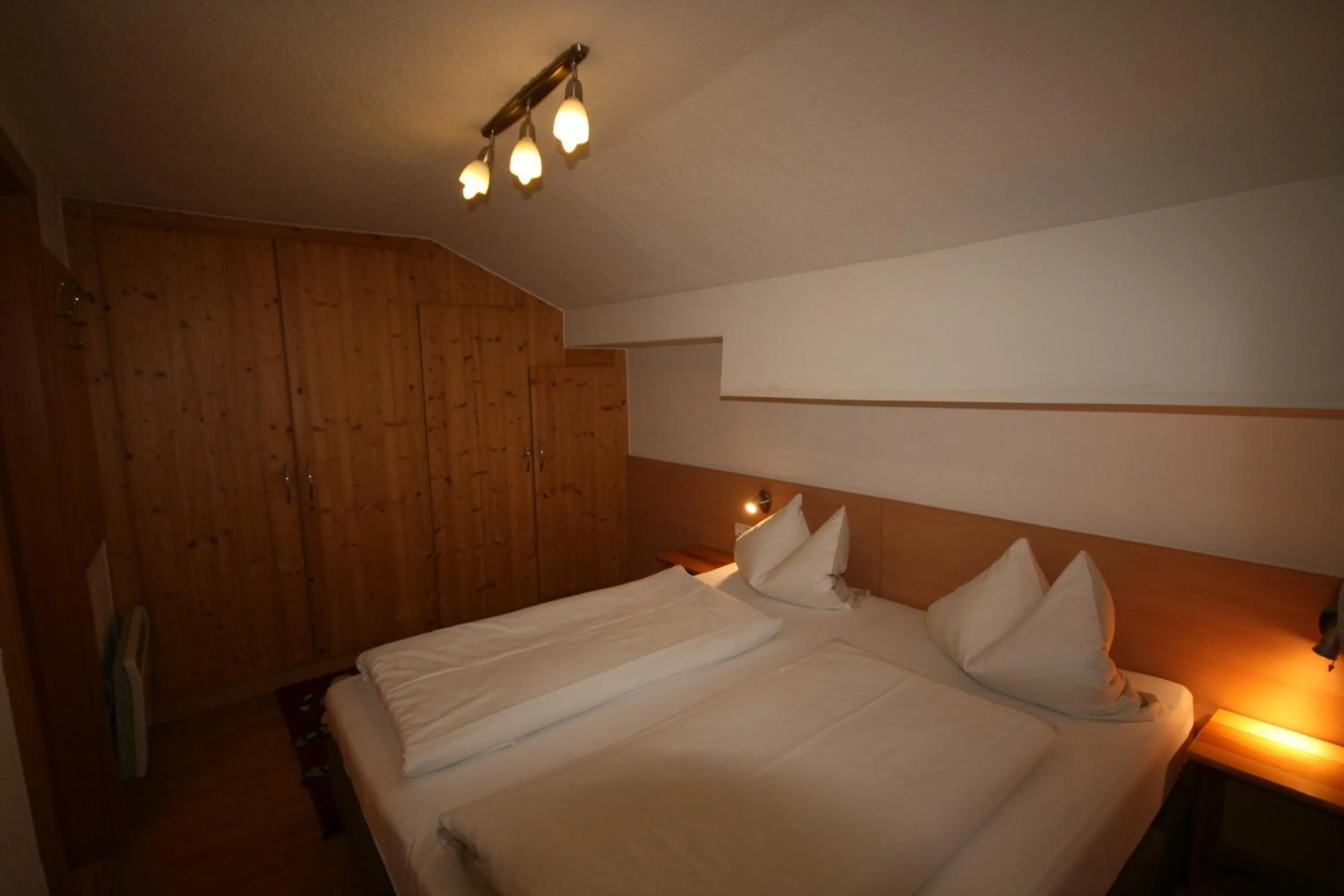 Bedroom, Bed in Familienappartements Eder - Free entry to Tauern SPA Kaprun included