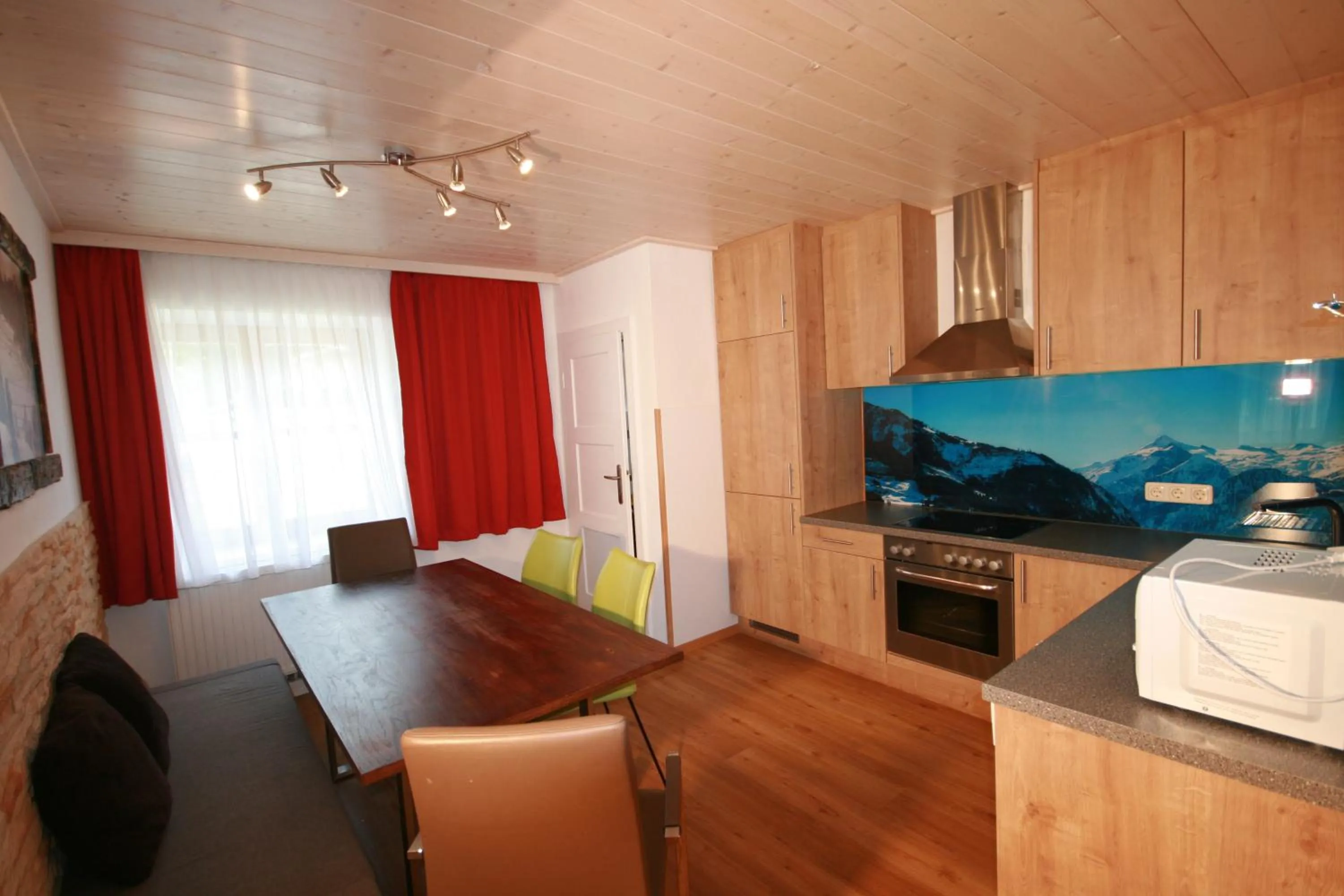 Kitchen or kitchenette in Familienappartements Eder - Free entry to Tauern SPA Kaprun included