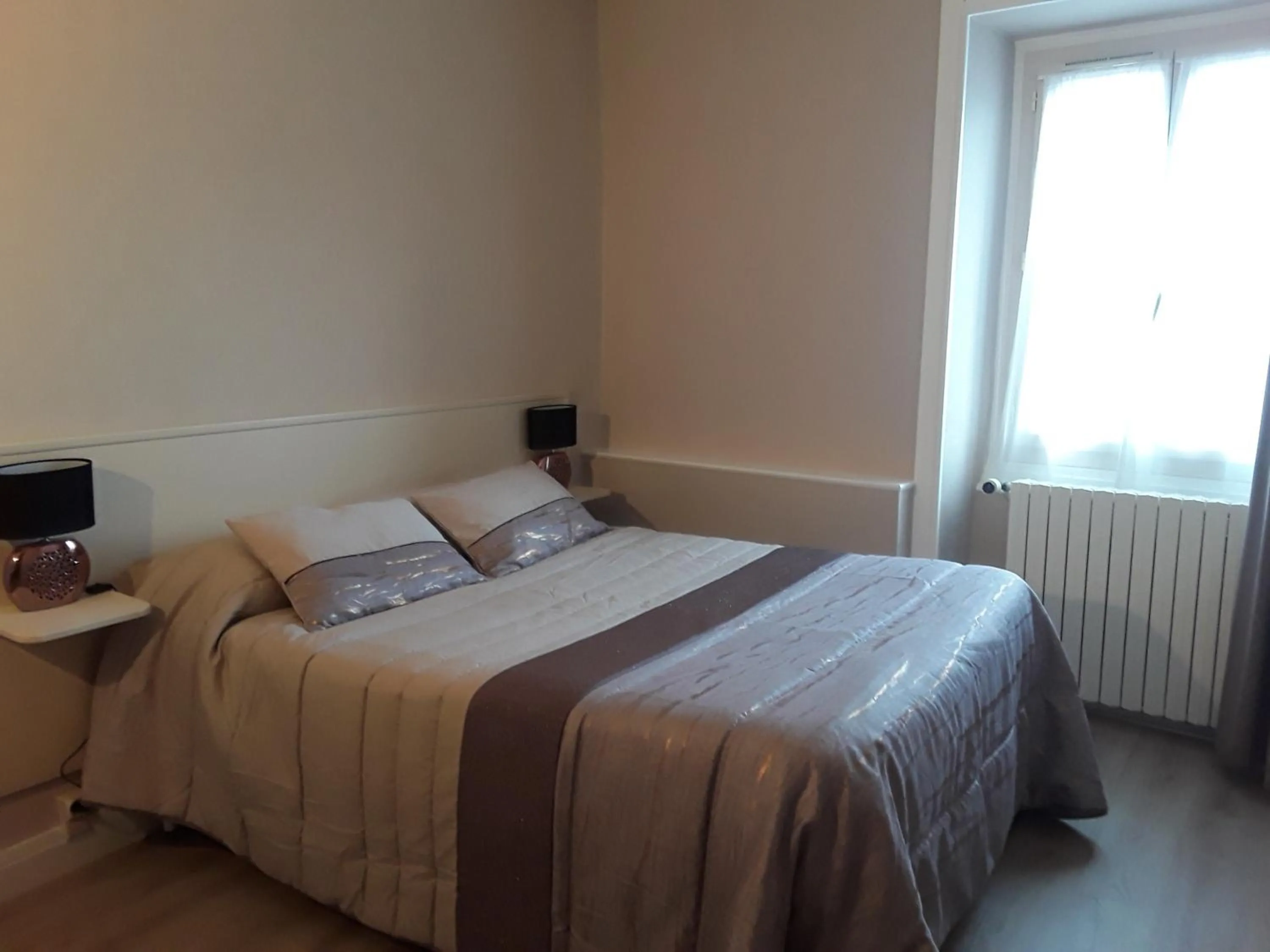 Bed in Hotel des Voyageurs