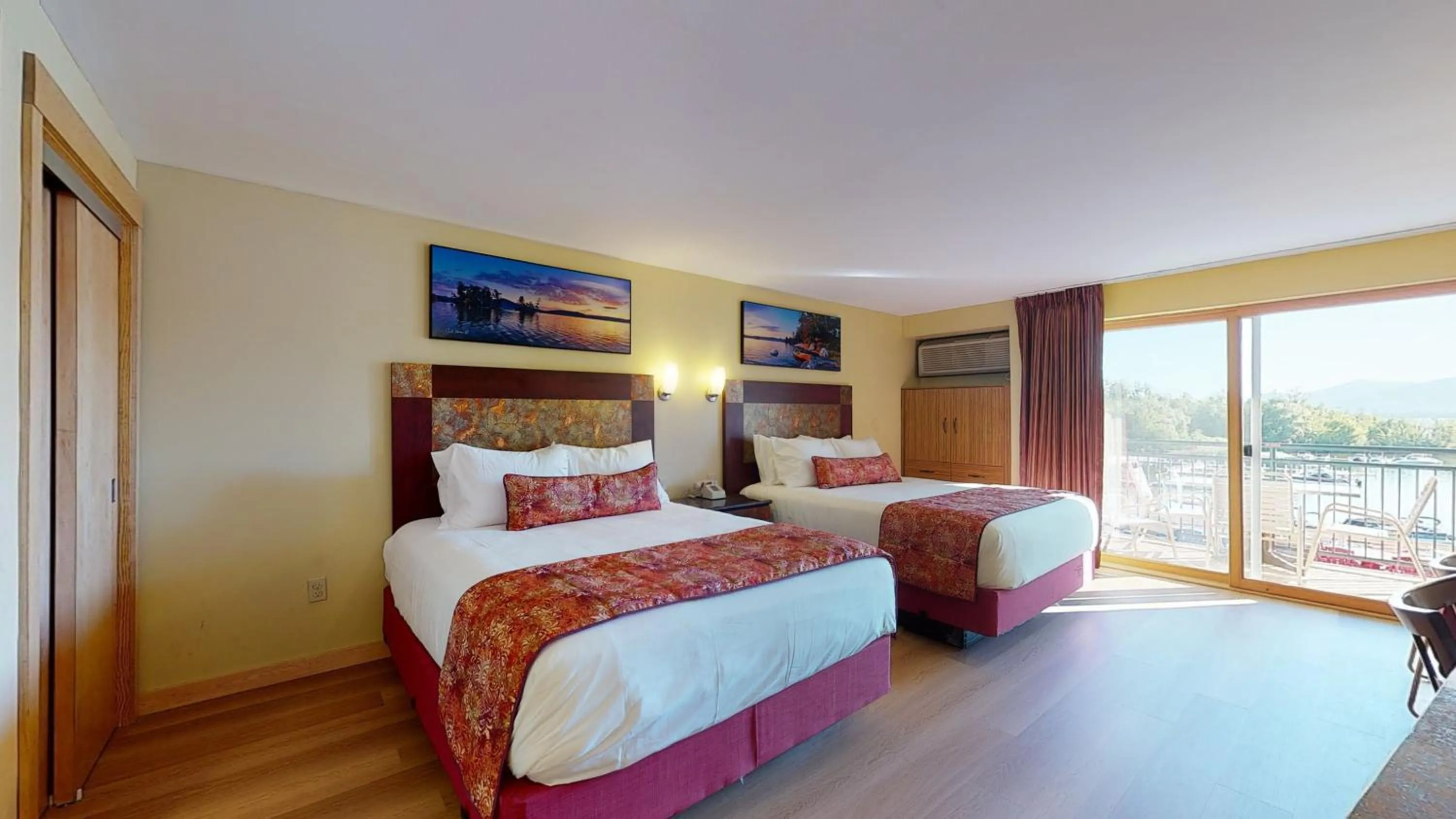 Bedroom, Bed in Surfside On The Lake