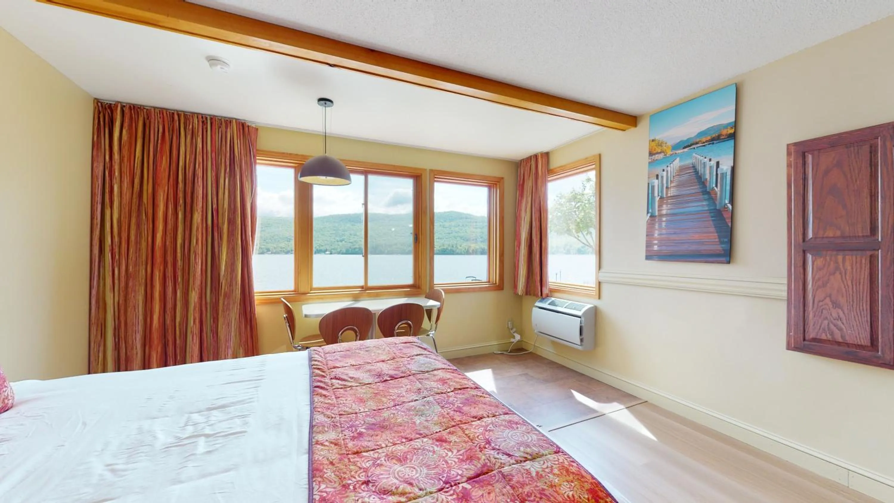 Bedroom, Bed in Surfside On The Lake