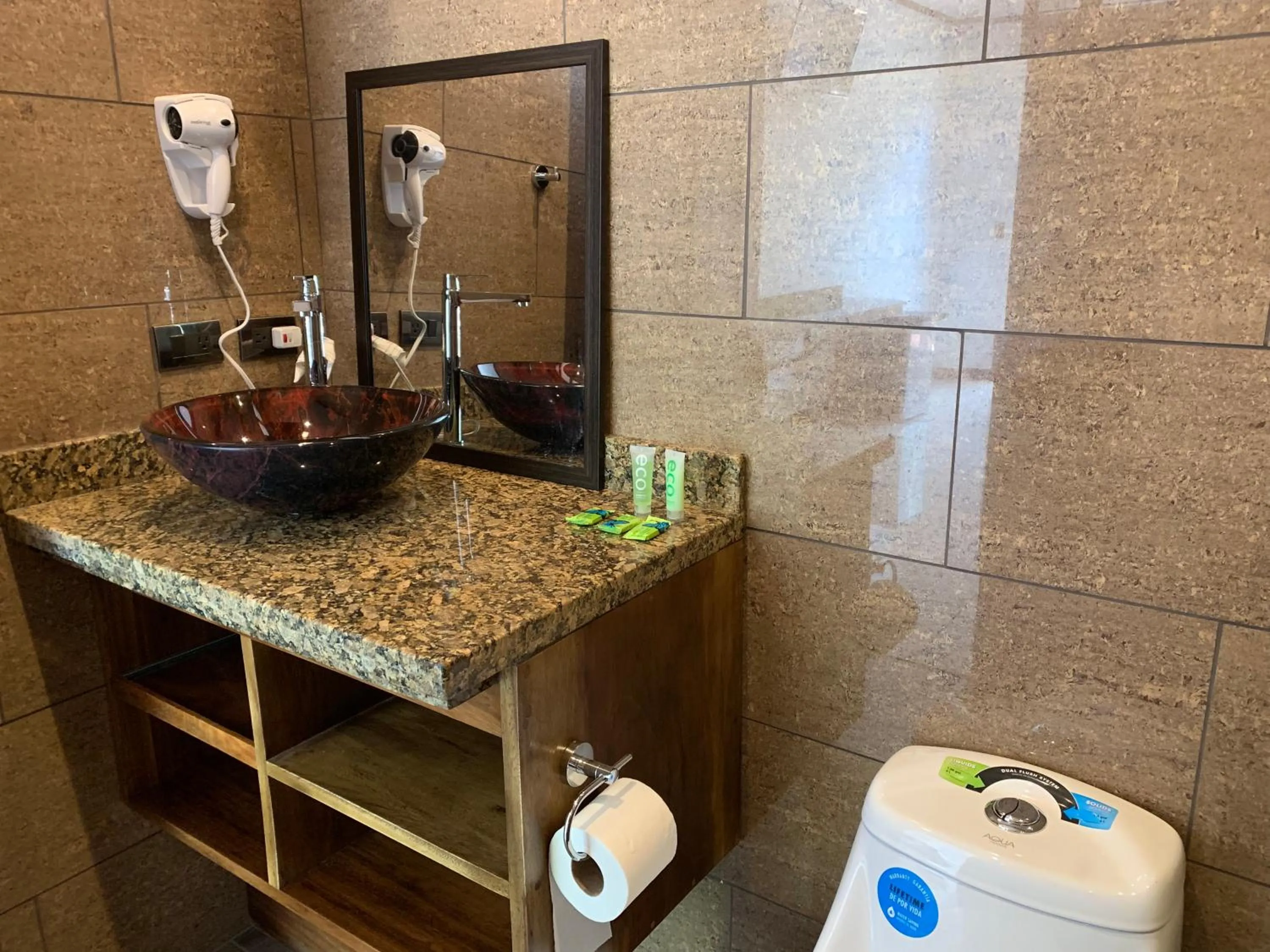 Bathroom in Hotel Manuel Antonio Park