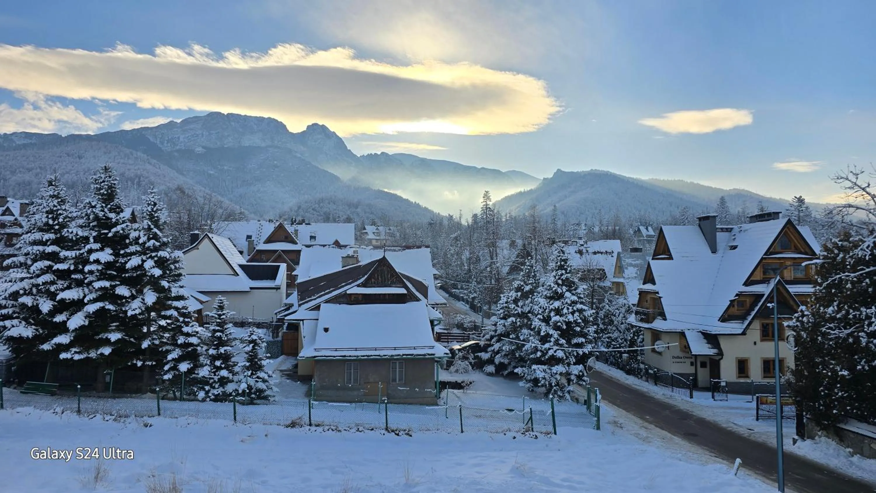 Winter in Domek za Strugiem - pokoje i apartamenty
