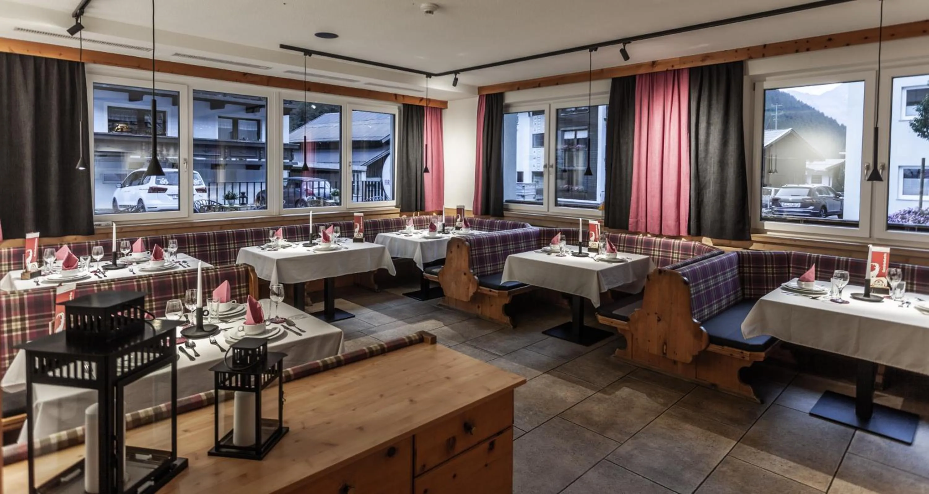 Restaurant/places to eat in first mountain Hotel Ötztal