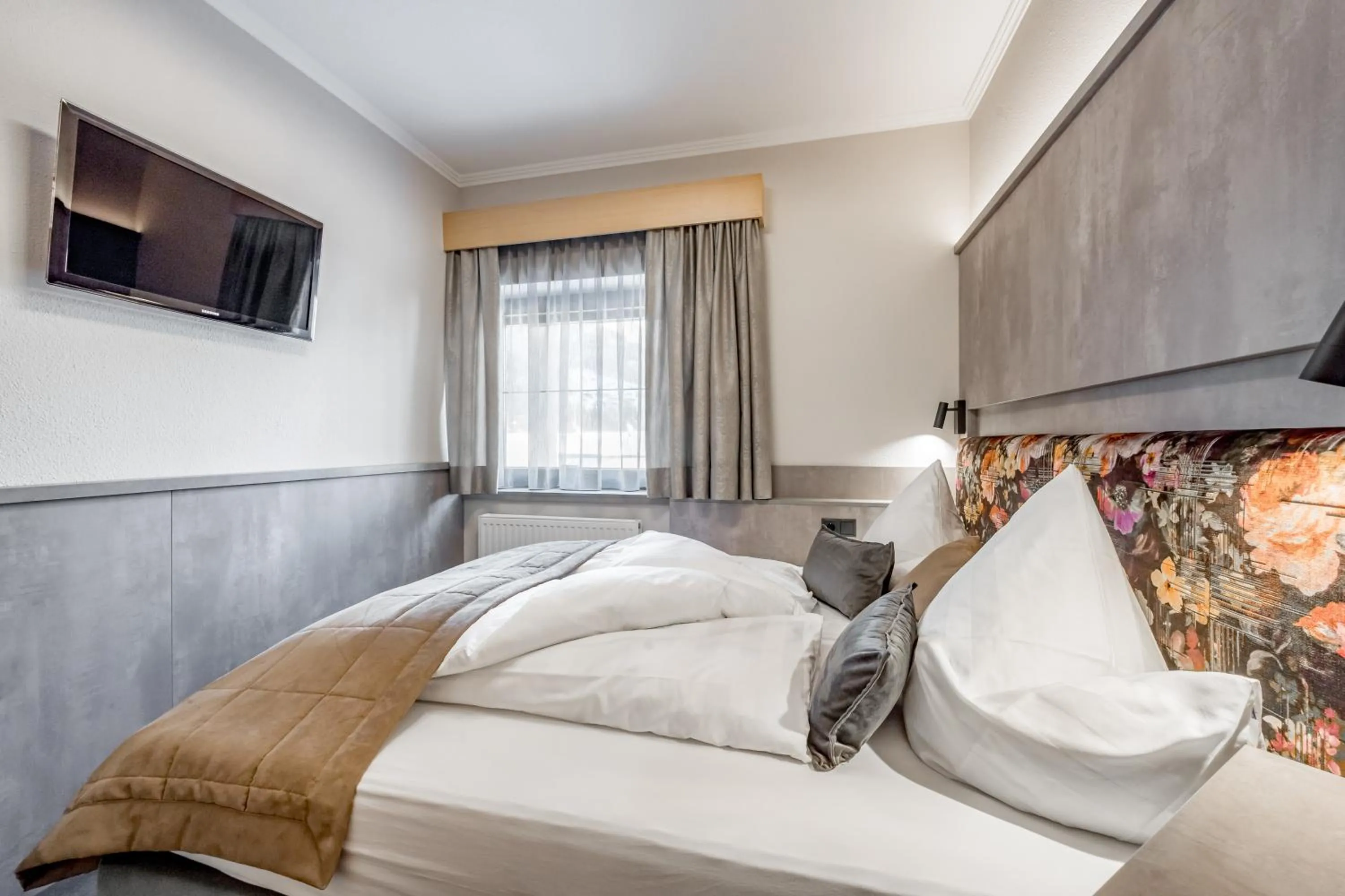 Photo of the whole room, Bed in Aliona Apart