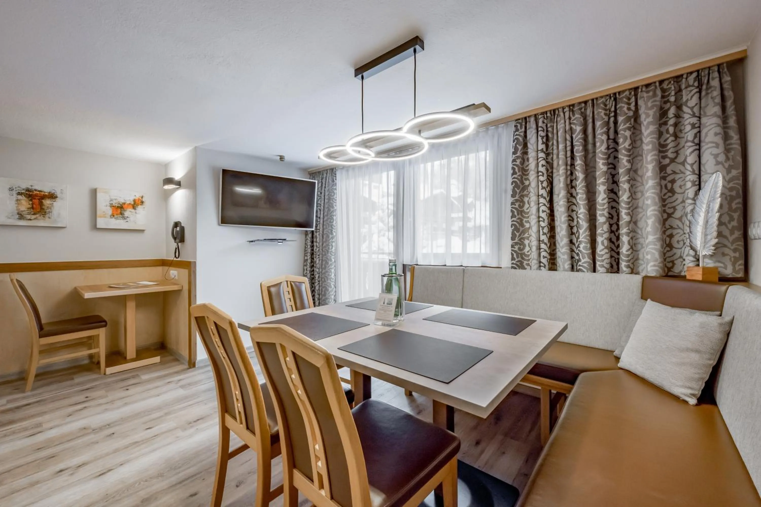 Dining area in Aliona Apart
