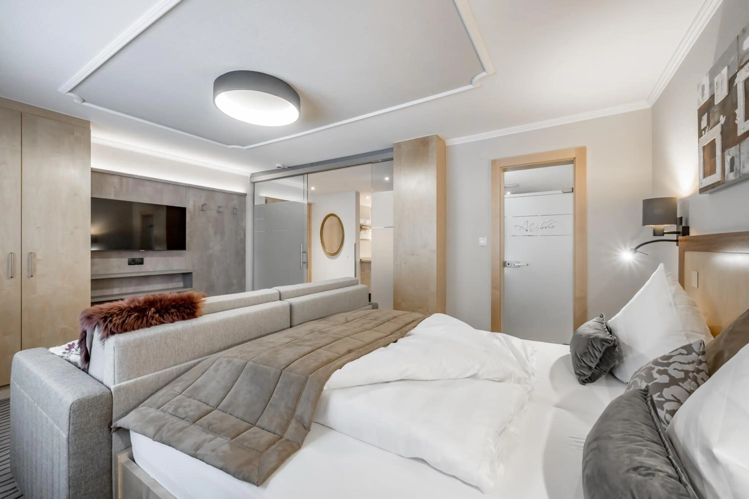 Bedroom, Bed in Aliona Apart