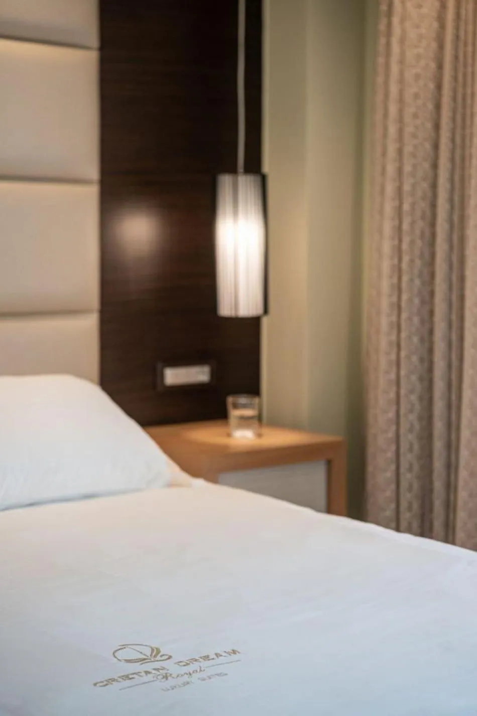 Bed in Cretan Dream Resort & Spa