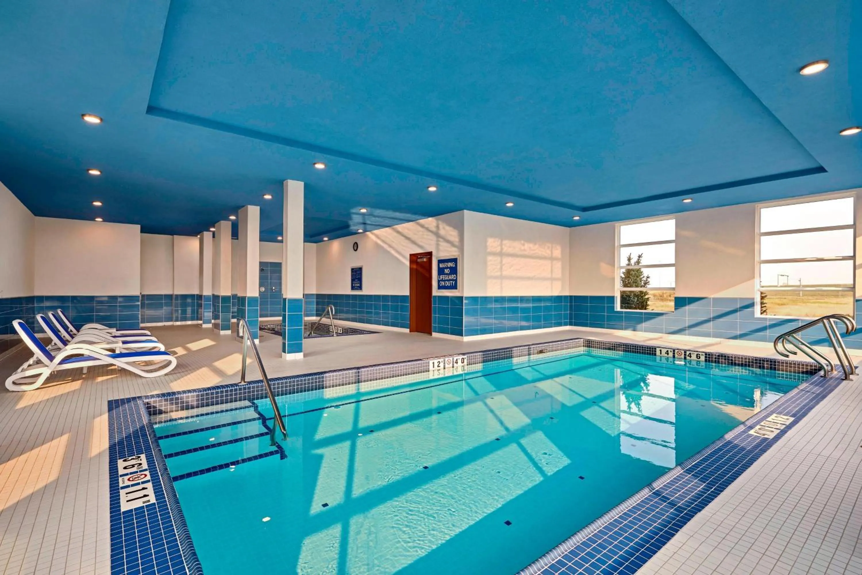 Swimming pool in Four Points by Sheraton Sherwood Park