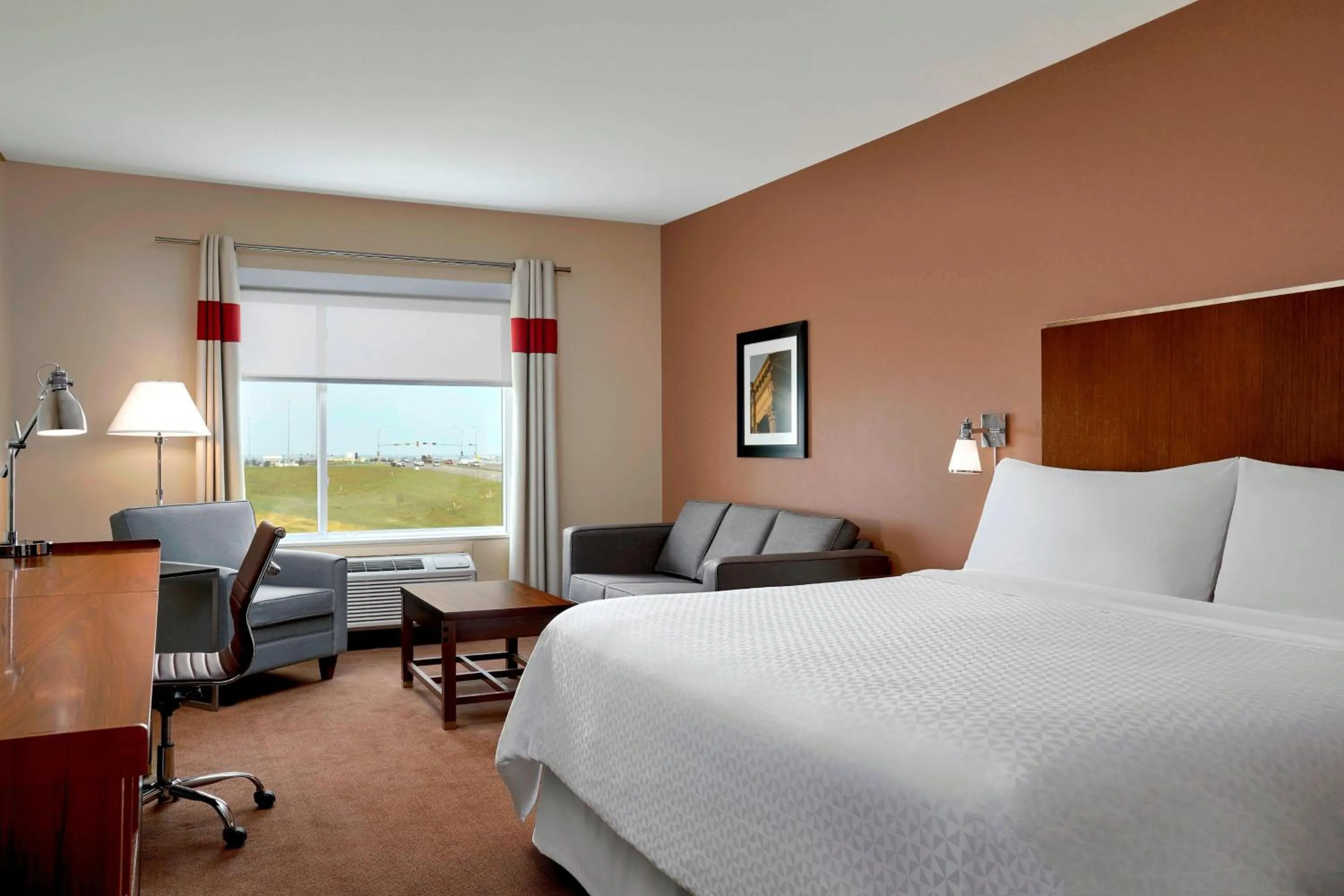 Photo of the whole room, Bed in Four Points by Sheraton Sherwood Park