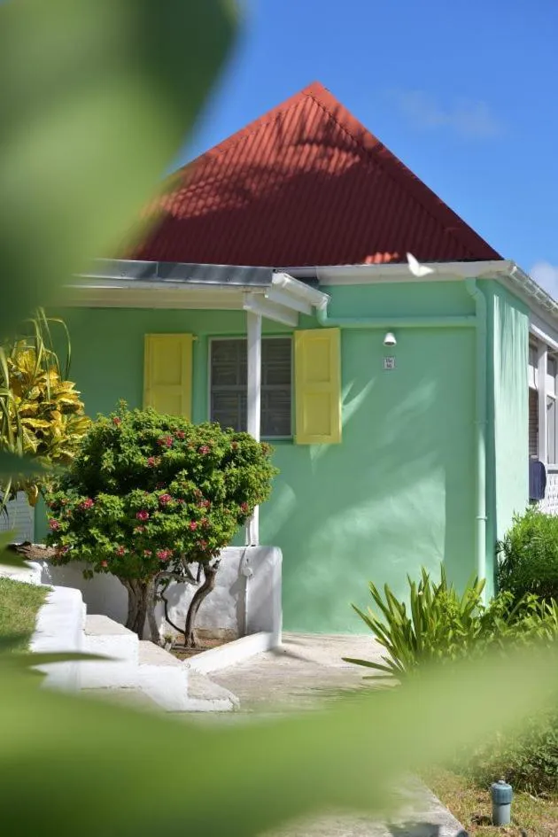 Property building in Les Ilets De La Plage