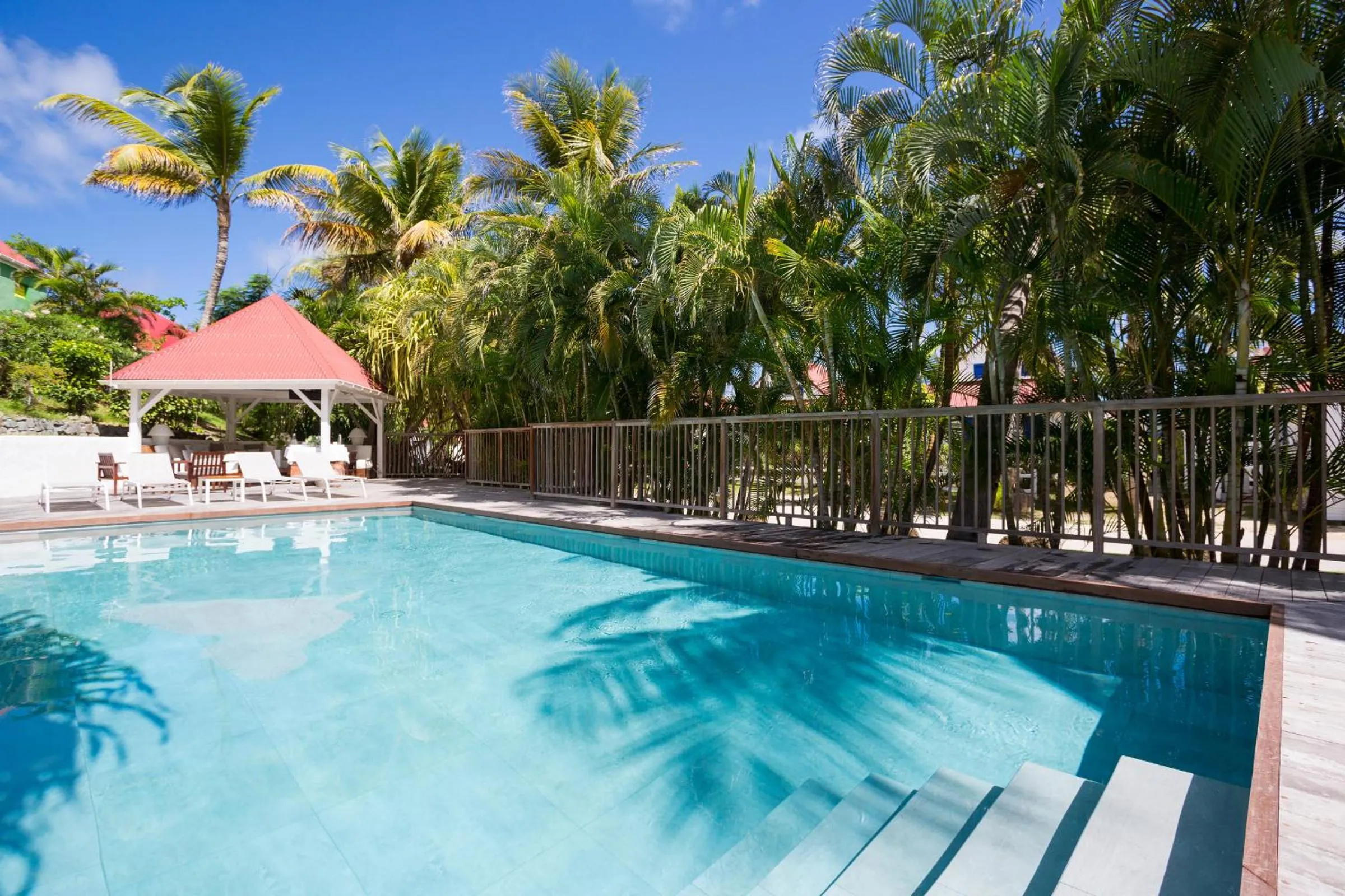 Property building in Les Ilets De La Plage