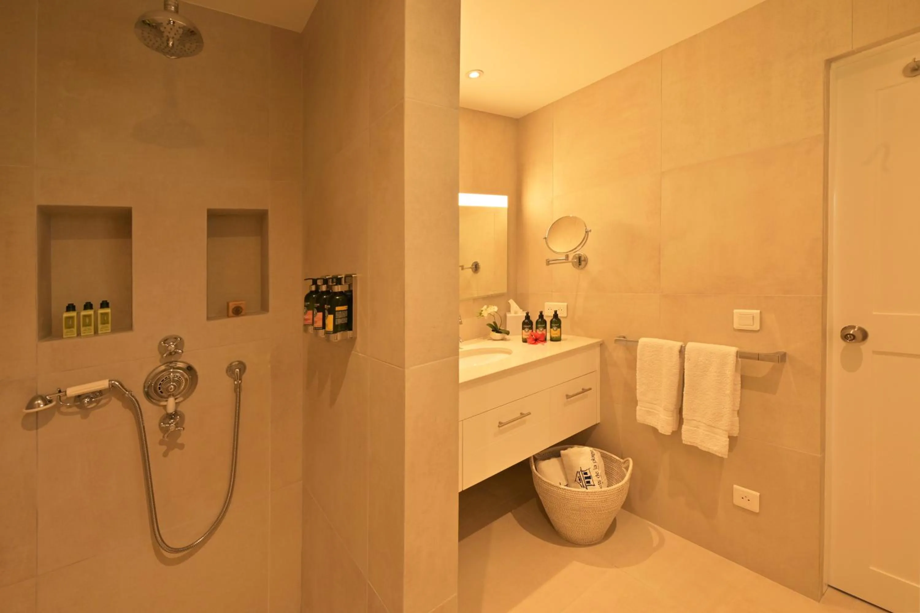 Shower in Les Ilets De La Plage