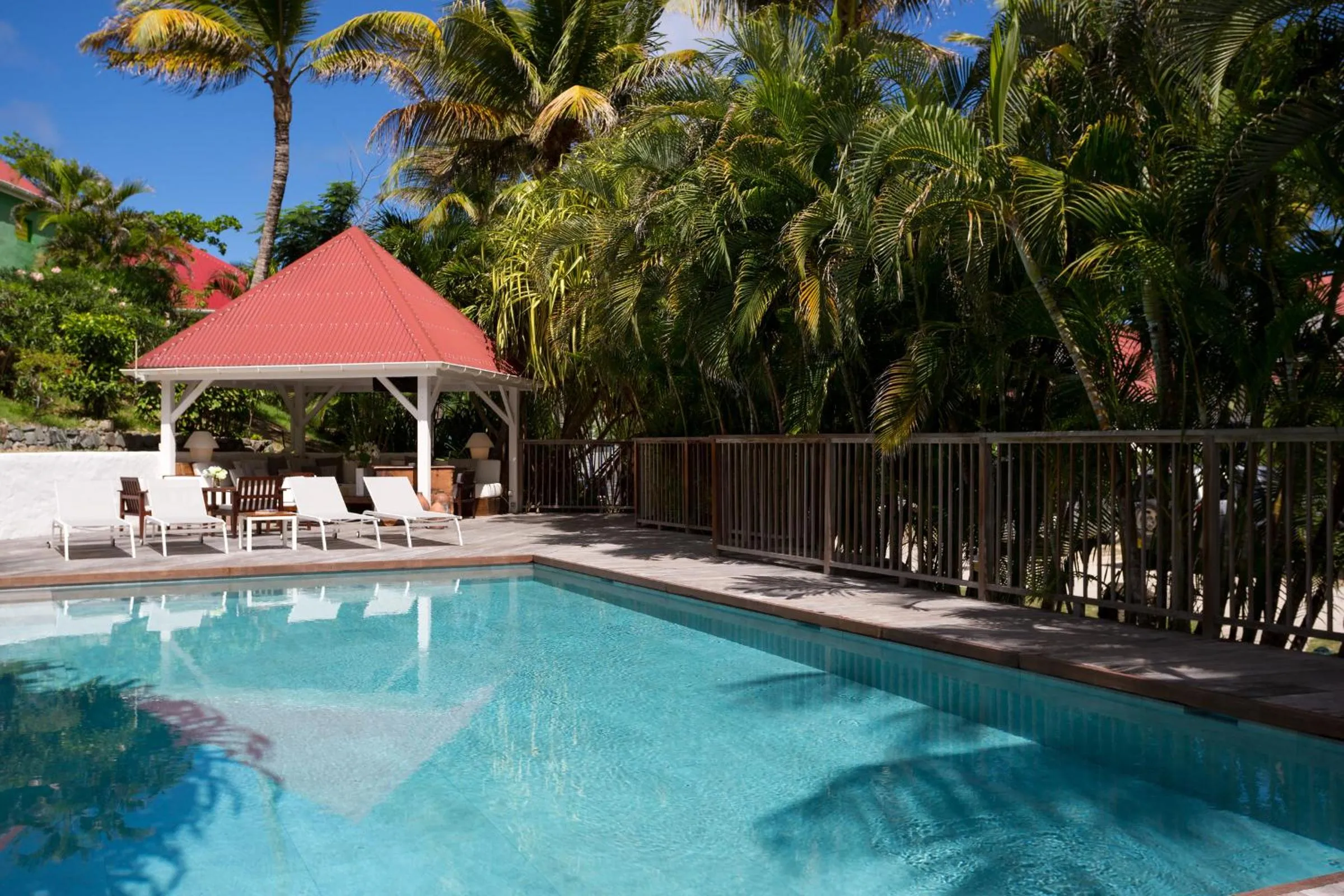 Property building in Les Ilets De La Plage