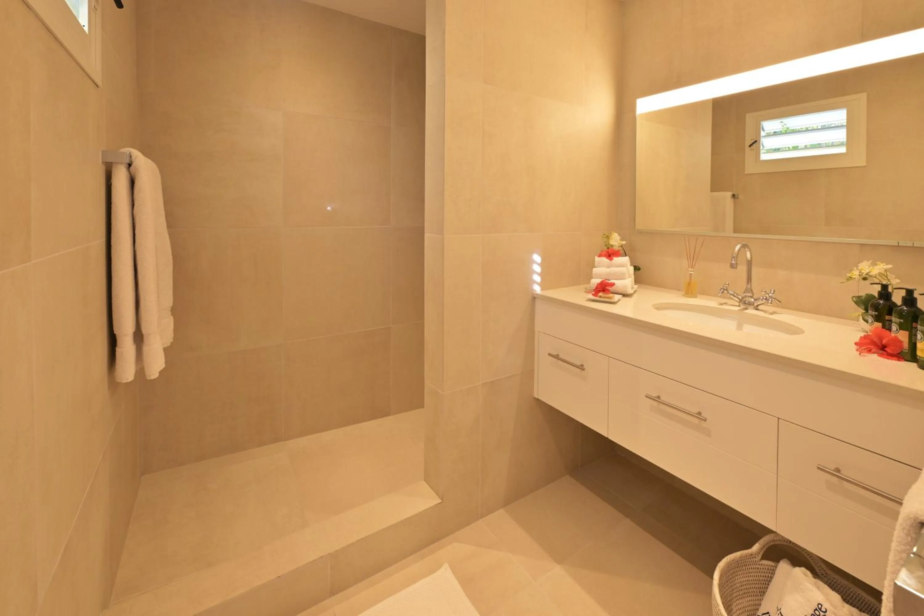 Shower in Les Ilets De La Plage