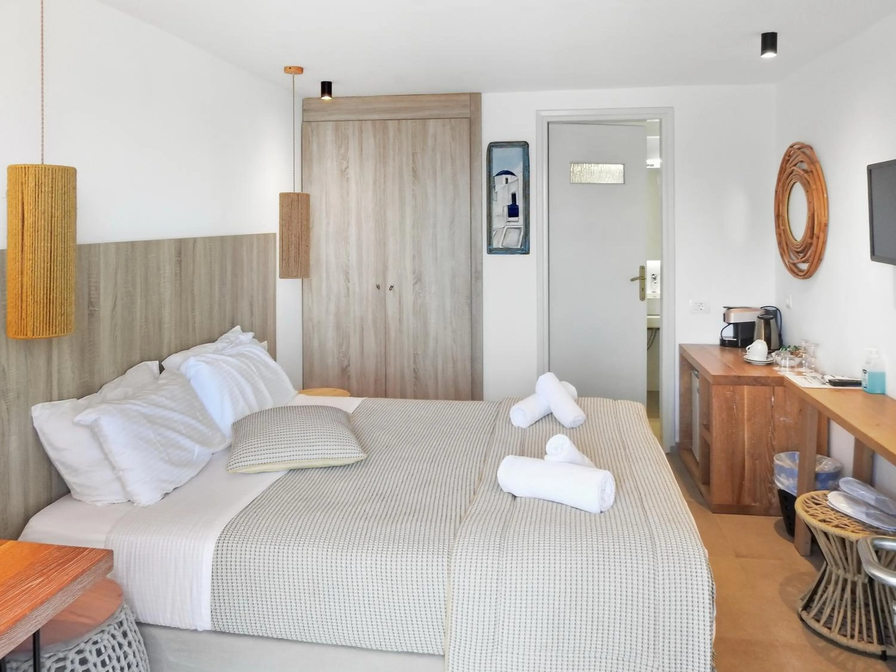 Photo of the whole room, Bed in Kokkinos Villas