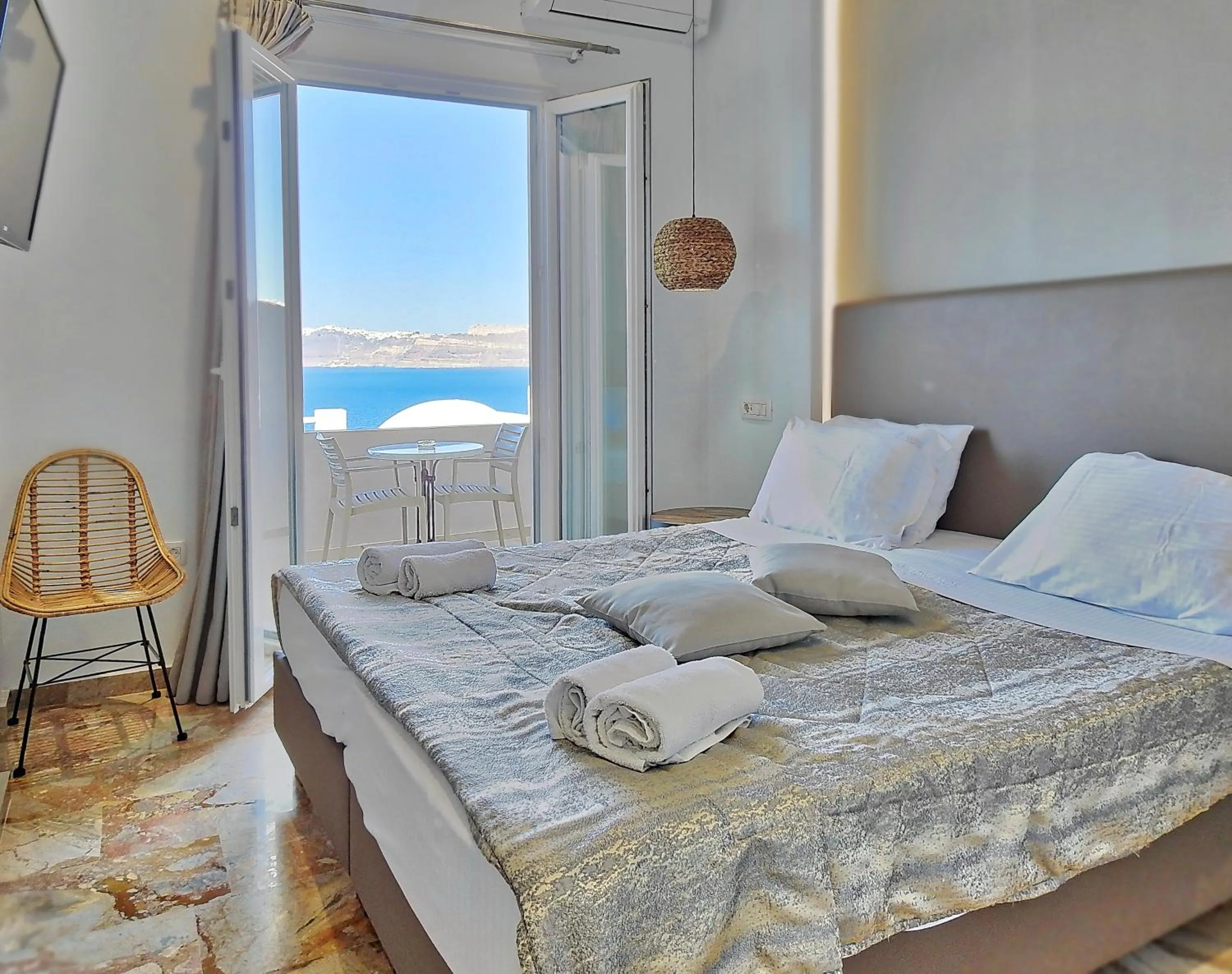 Bed in Kokkinos Villas