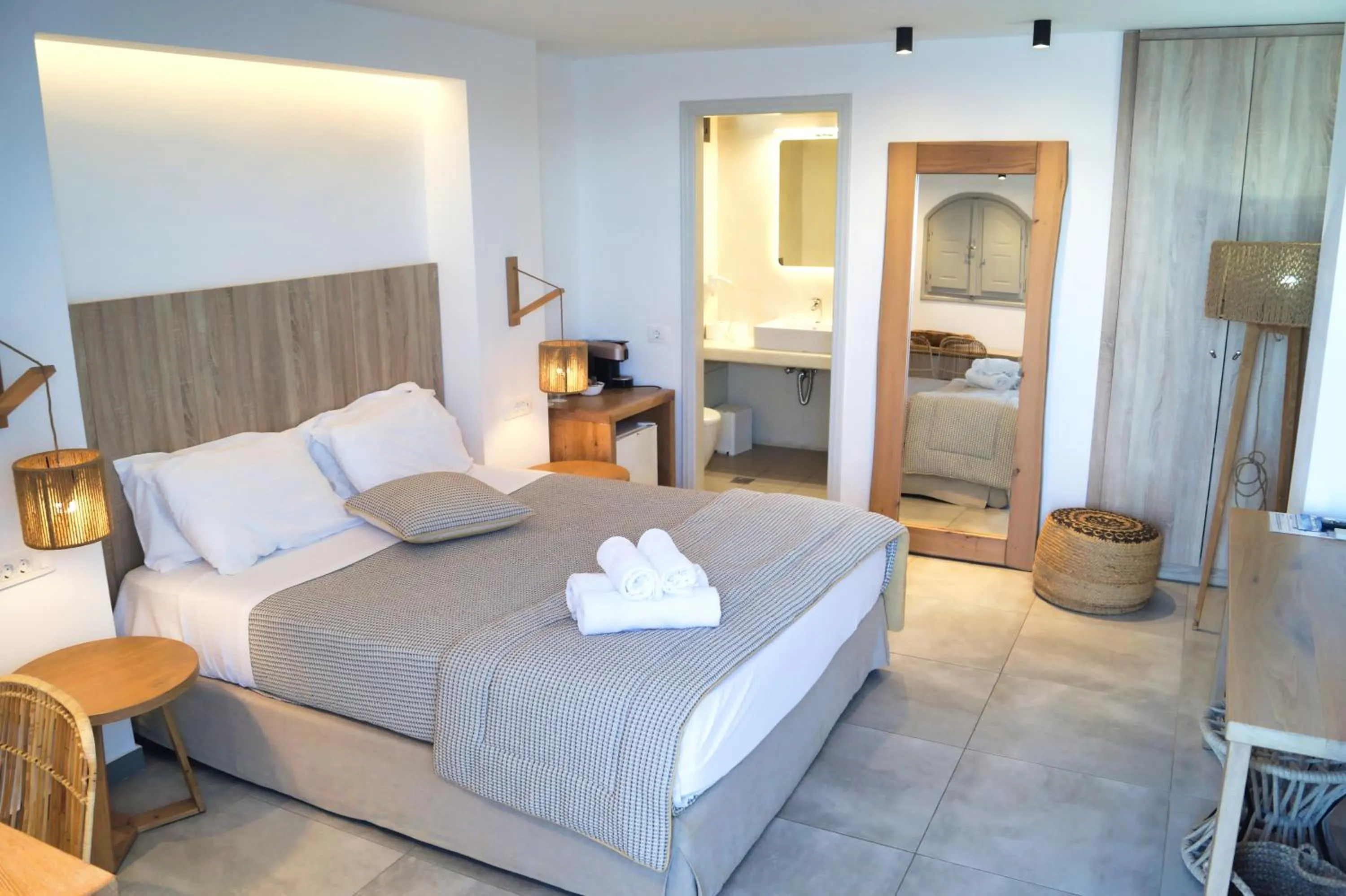 Bed in Kokkinos Villas