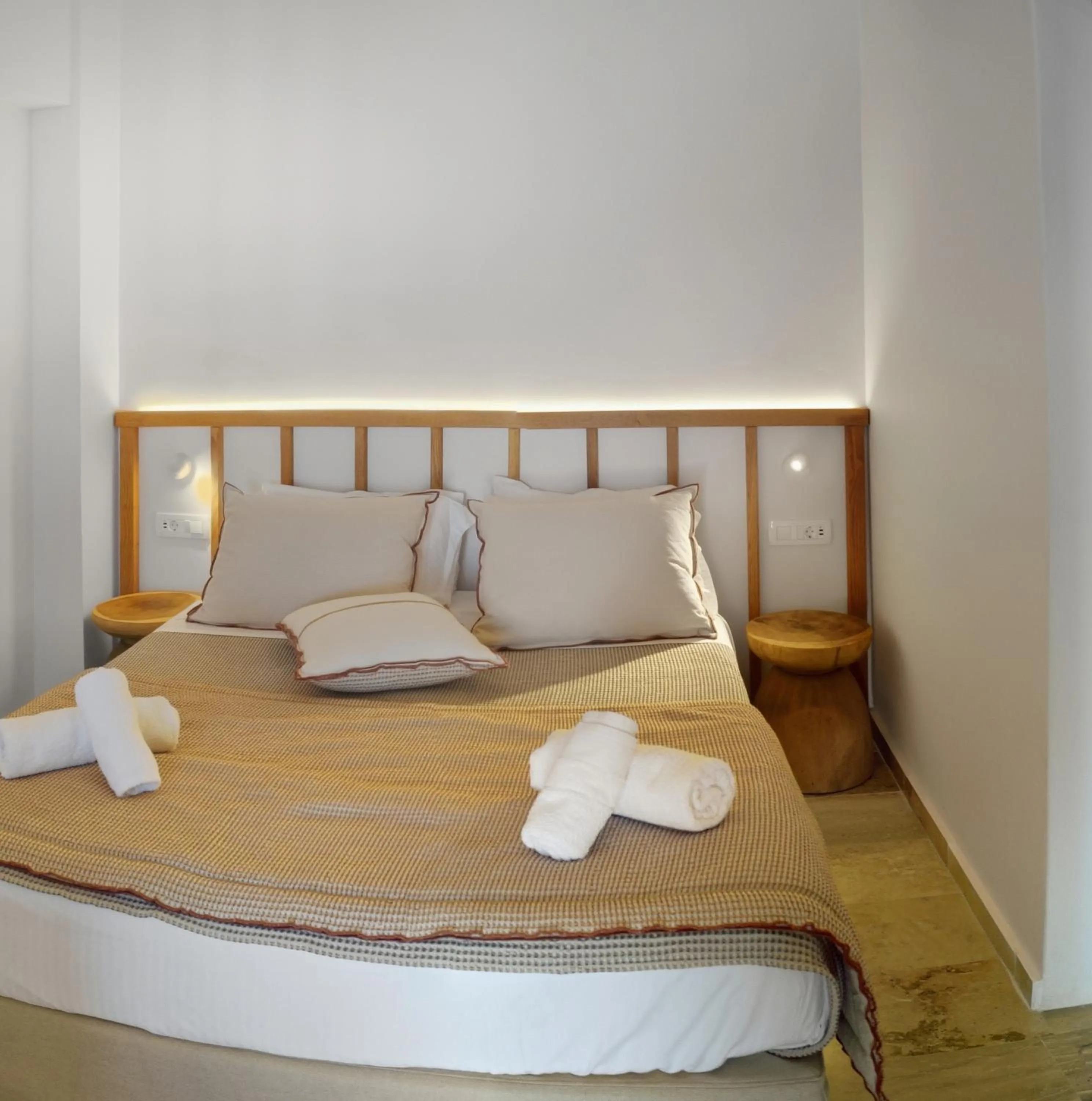 Decorative detail, Bed in Kokkinos Villas