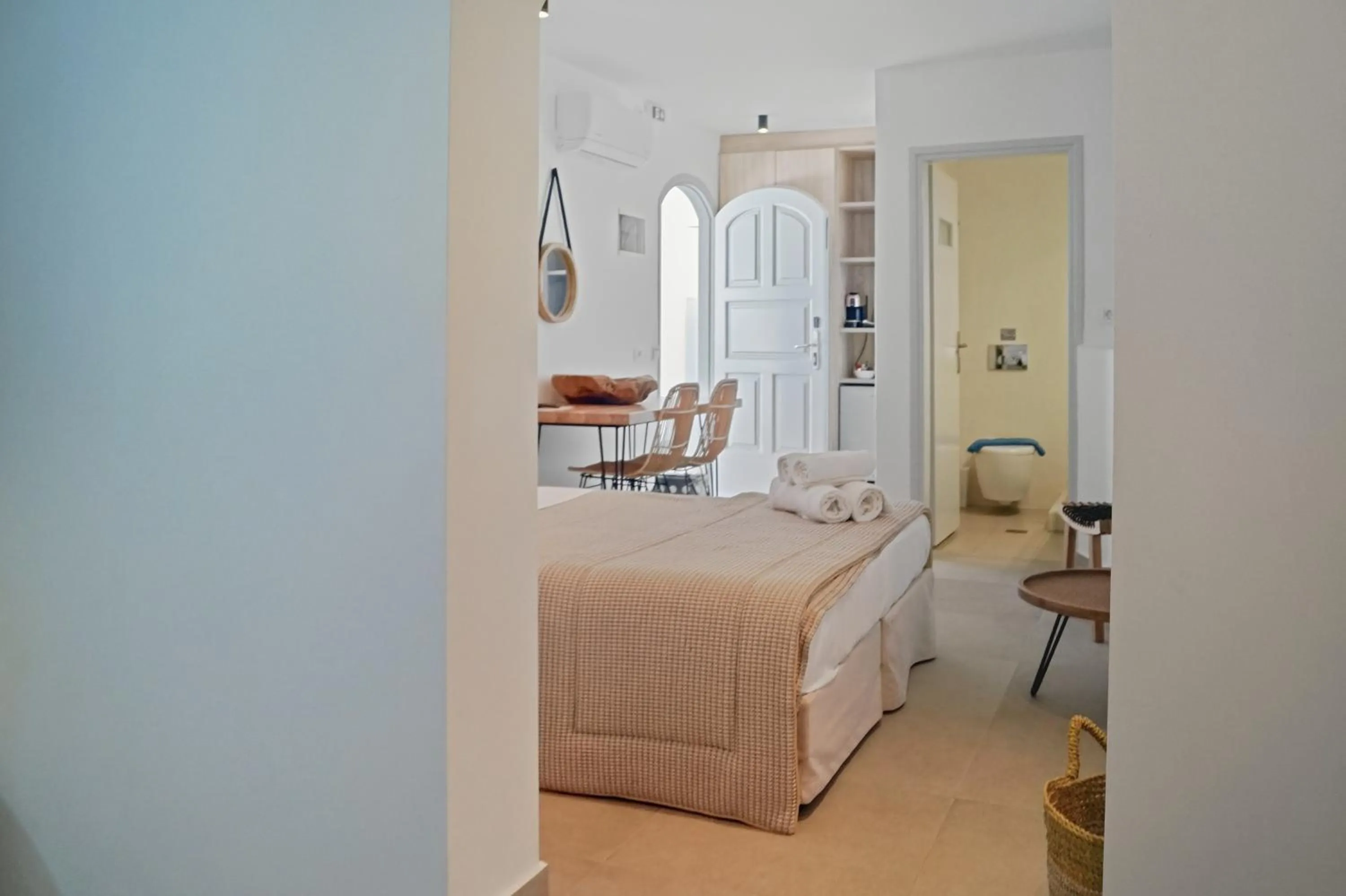 Bed in Kokkinos Villas