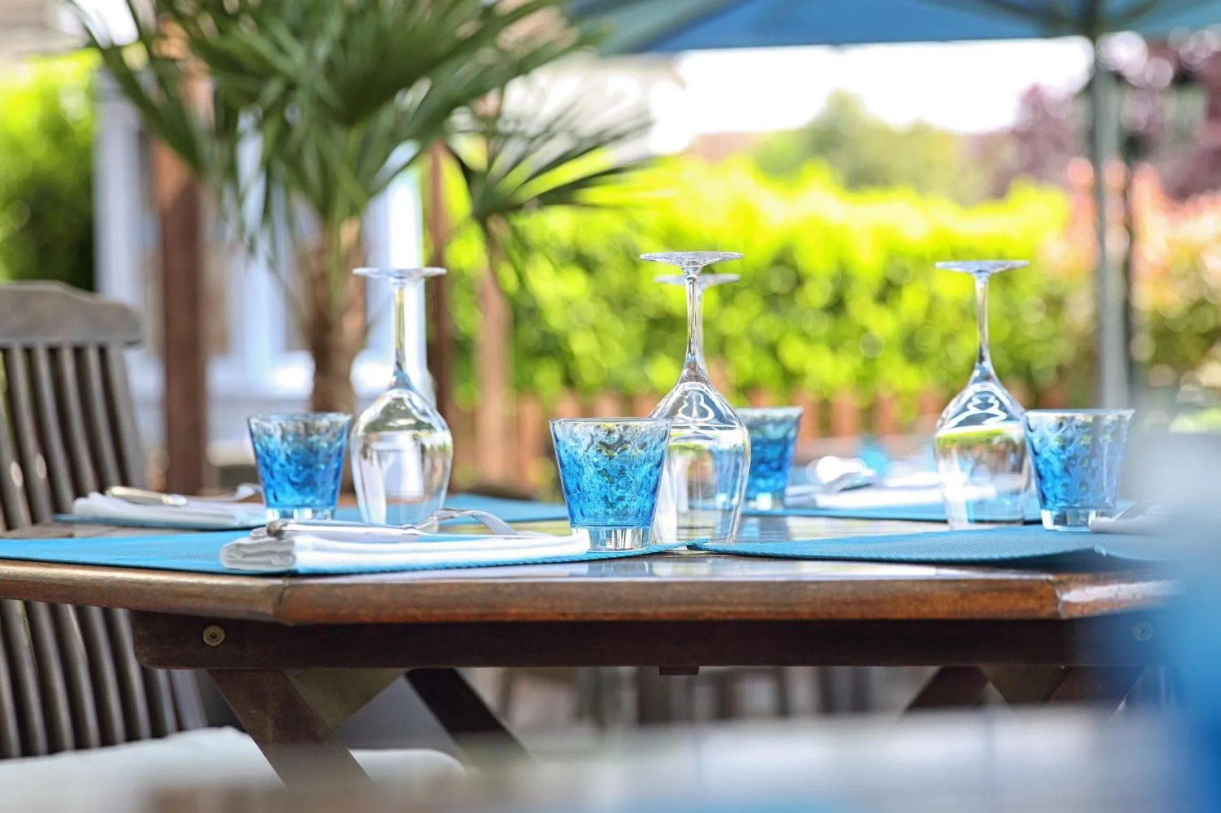 Patio in Logis Hôtel-Restaurant Les Voyageurs