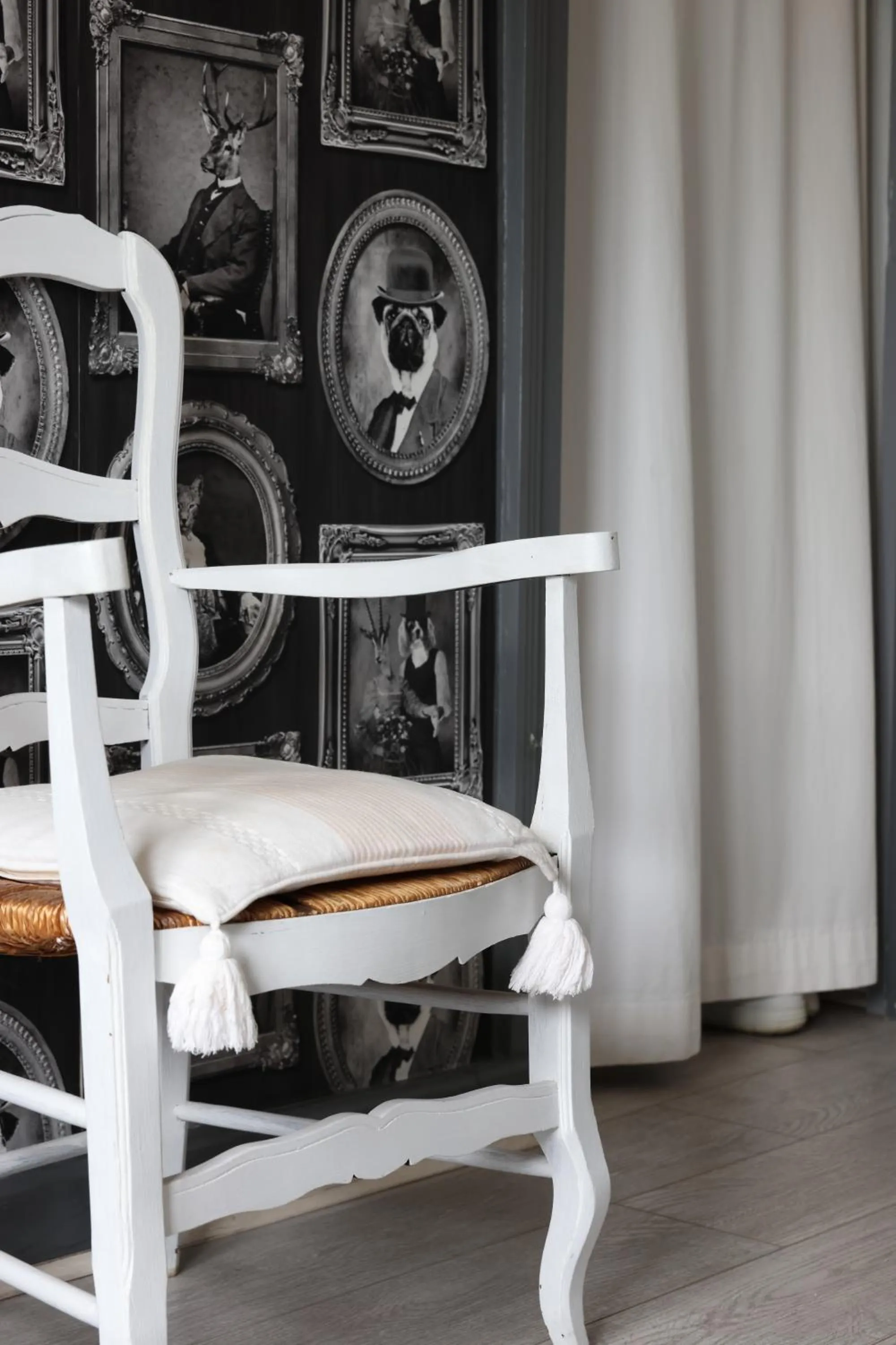 Bedroom in Logis Hôtel-Restaurant Les Voyageurs