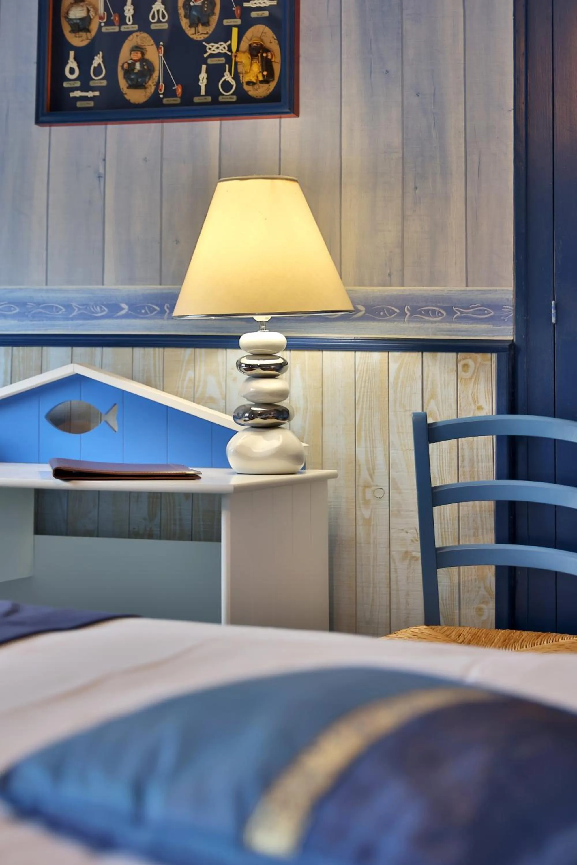 Bedroom, Bed in Logis Hôtel-Restaurant Les Voyageurs