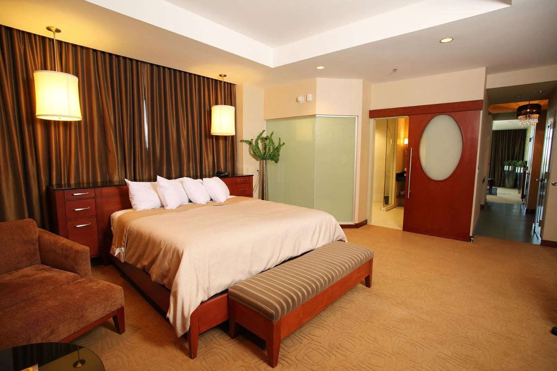 Bed in Bally's Quad Cities Casino & Hotel