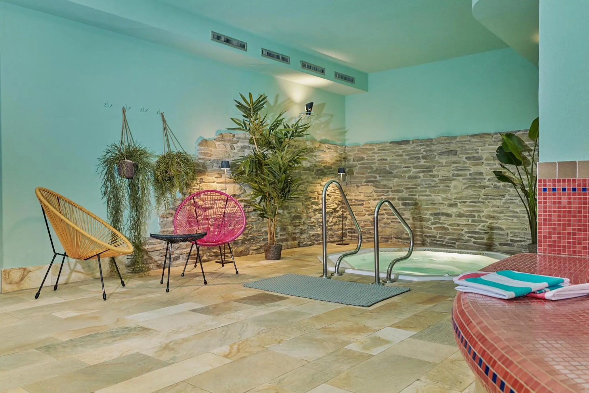 Swimming pool in carpe solem KAPOOM - Last Chance! Nur noch bis 27 April 2025