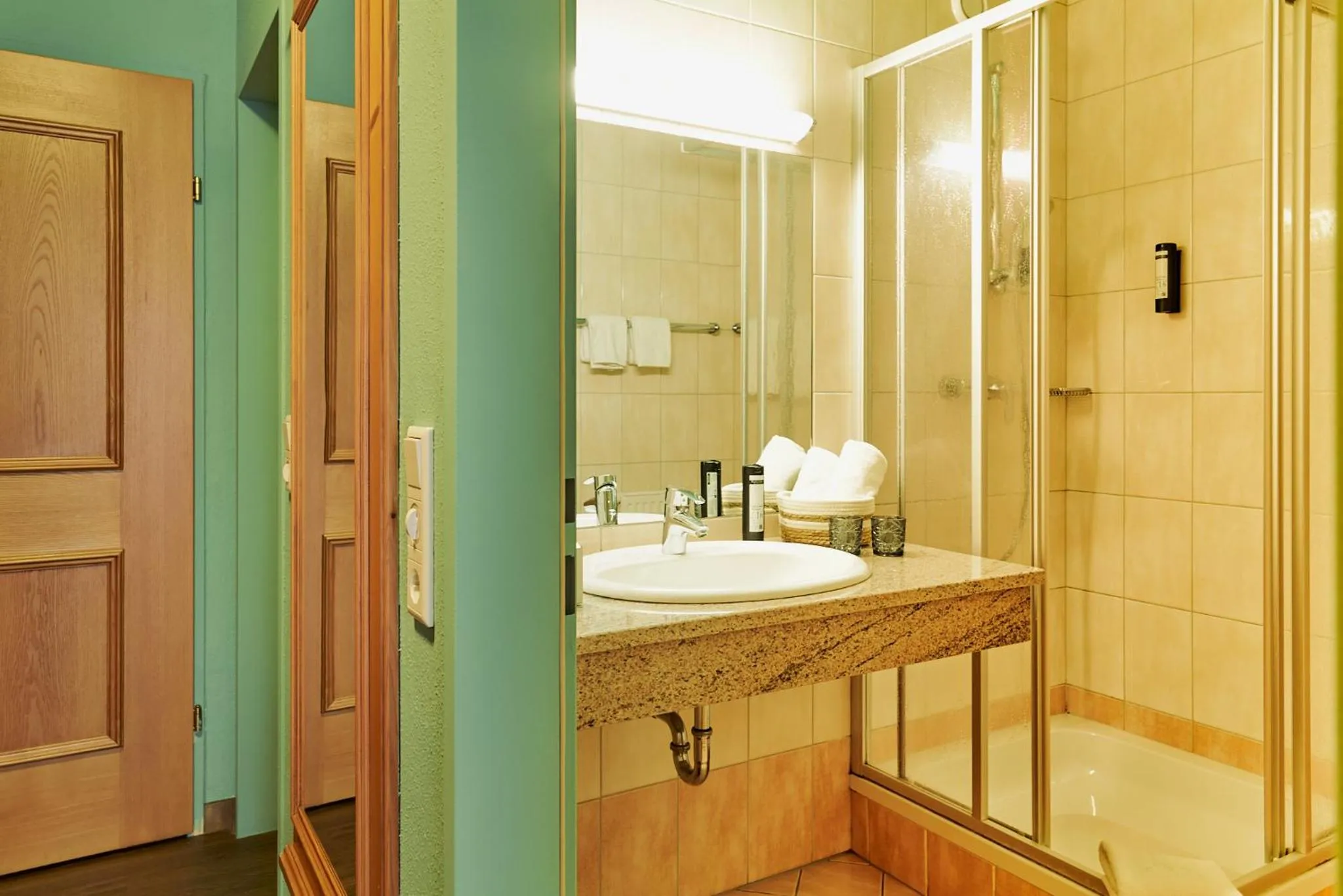 Shower in carpe solem KAPOOM - Last Chance! Nur noch bis 27 April 2025