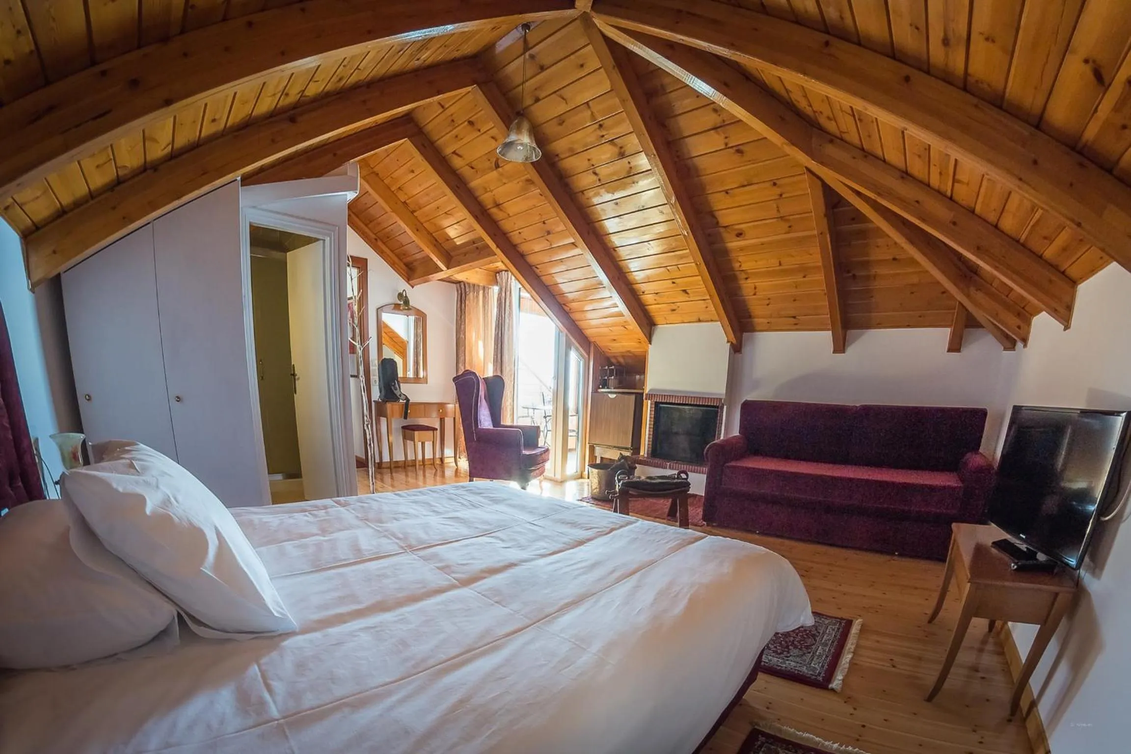 Bedroom, Bed in Horizon Hotel