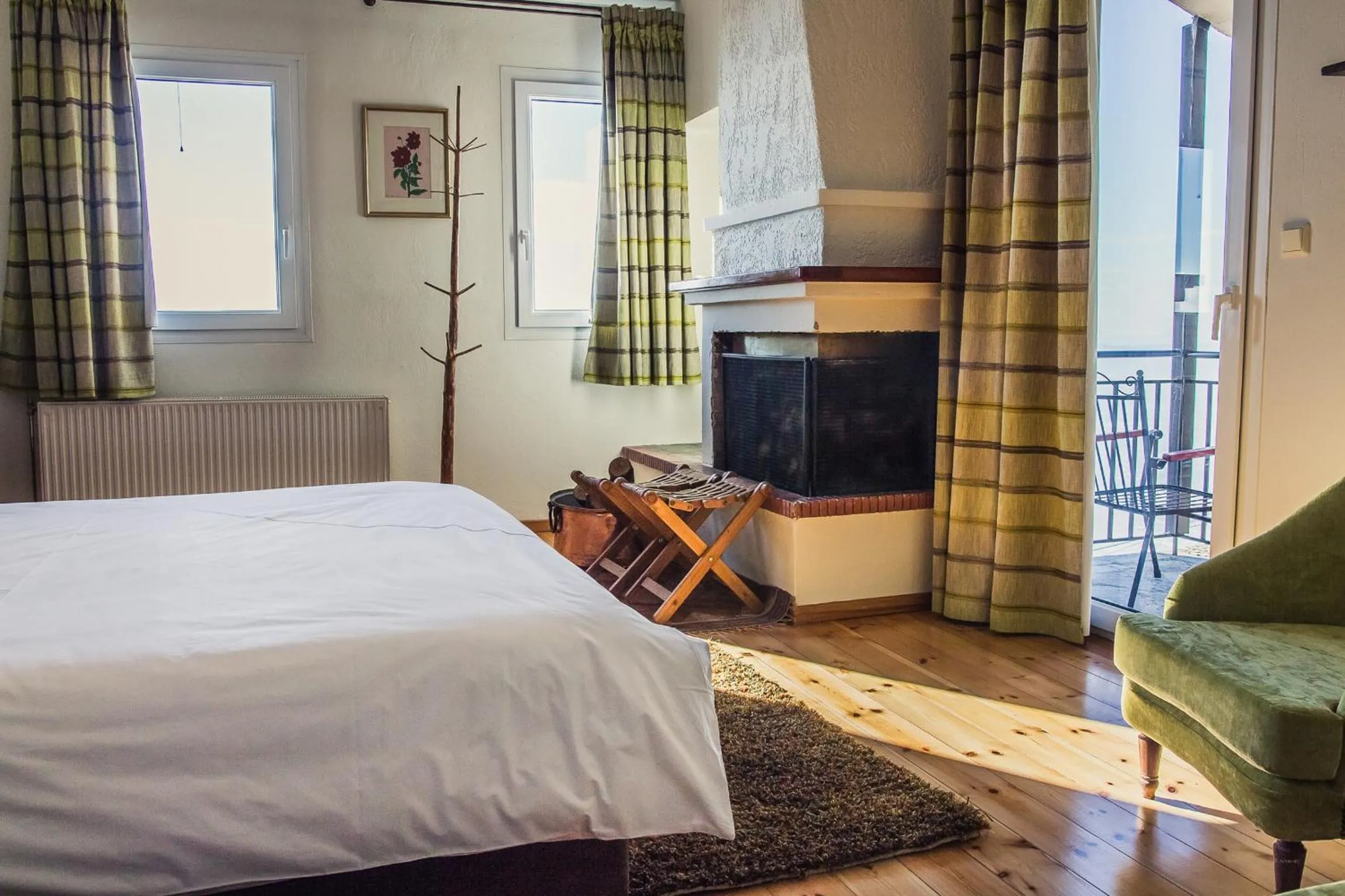 Bedroom, Bed in Horizon Hotel