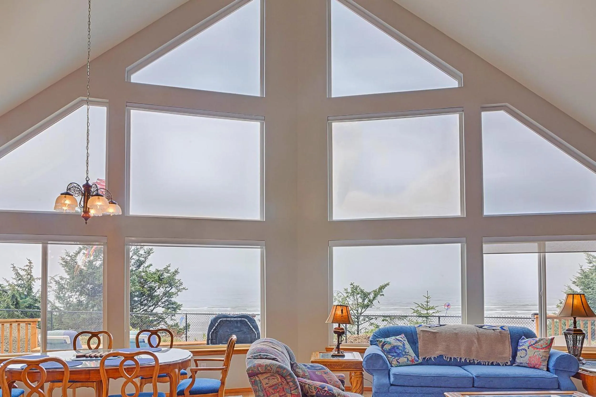 Beachfront Moclips Retreat w Hot Tub Fire Pit