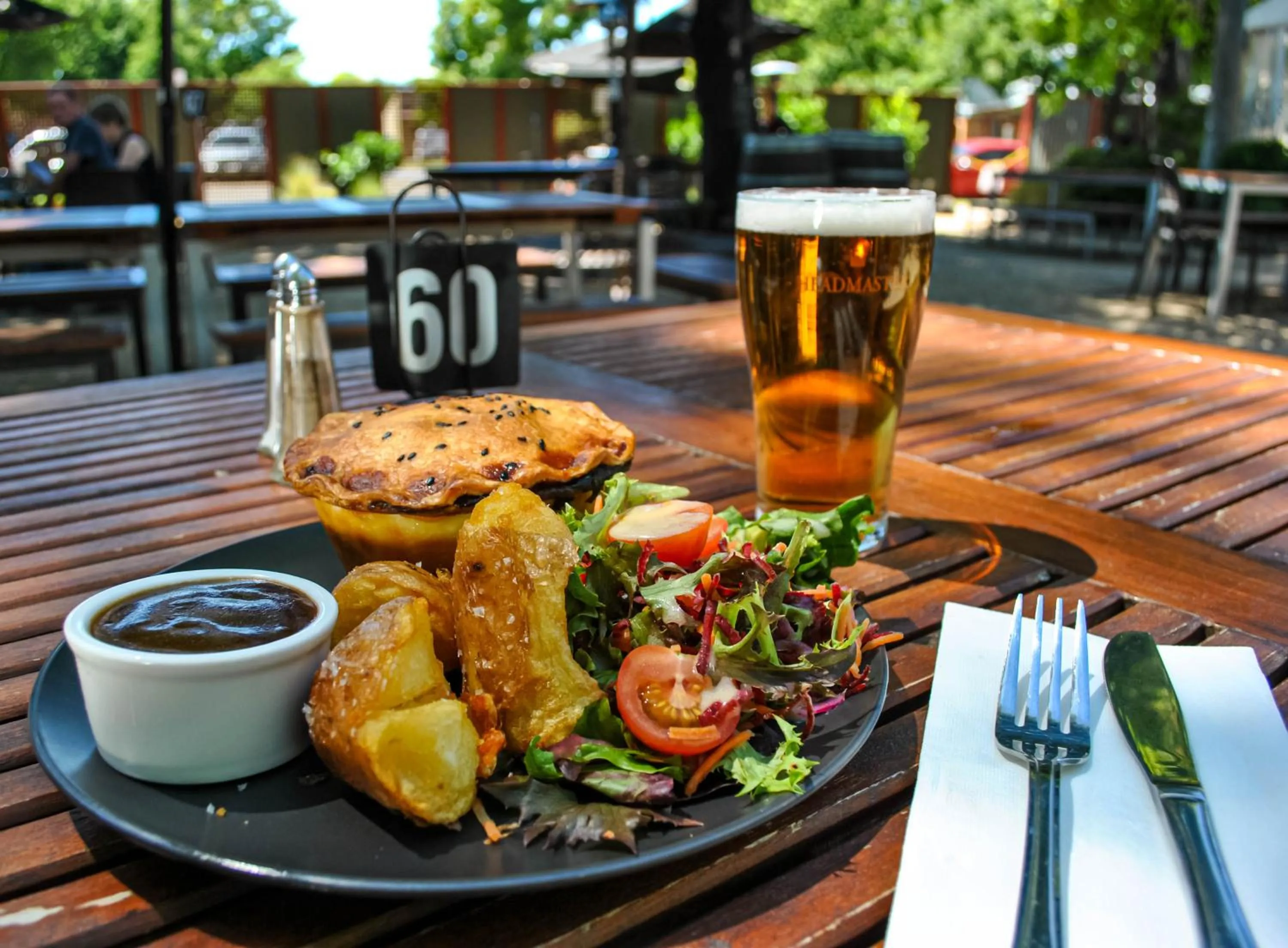 Restaurant/places to eat in Delatite Hotel