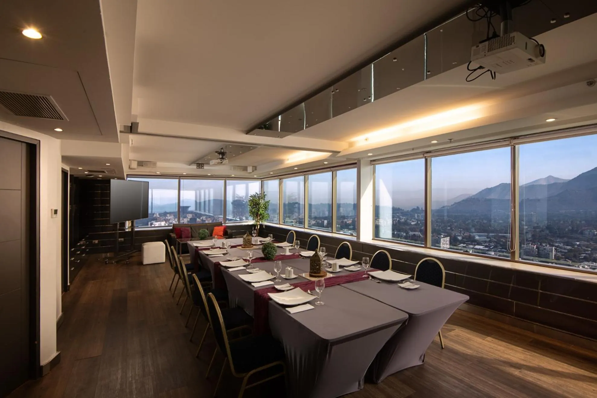 Meeting/conference room in Boulevard Suites Ferrat