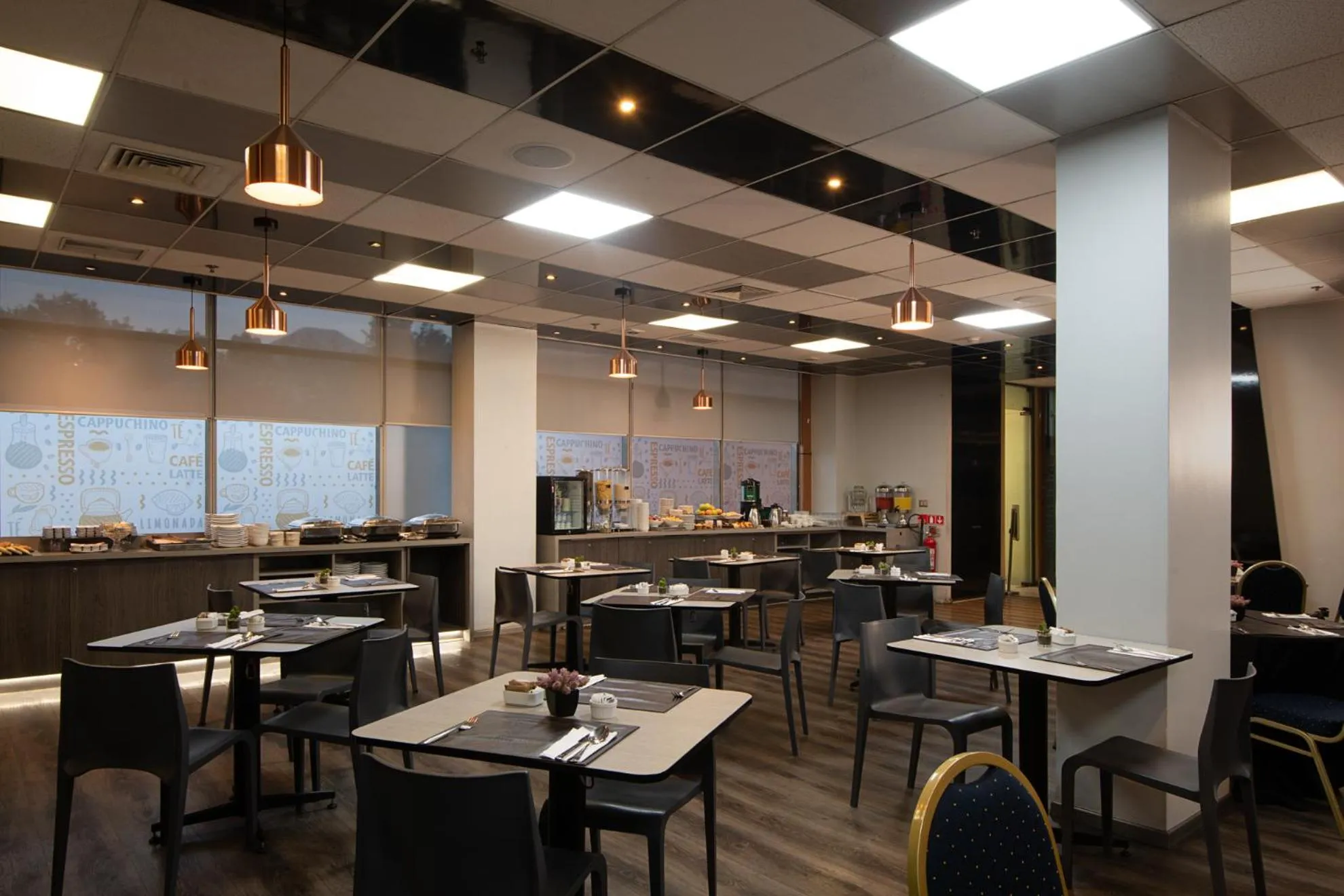 Restaurant/places to eat in Boulevard Suites Ferrat