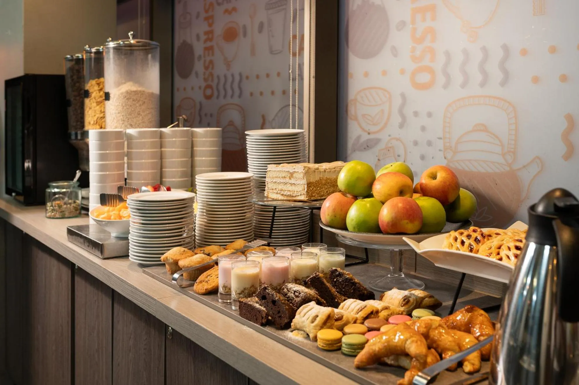 Continental breakfast in Boulevard Suites Ferrat