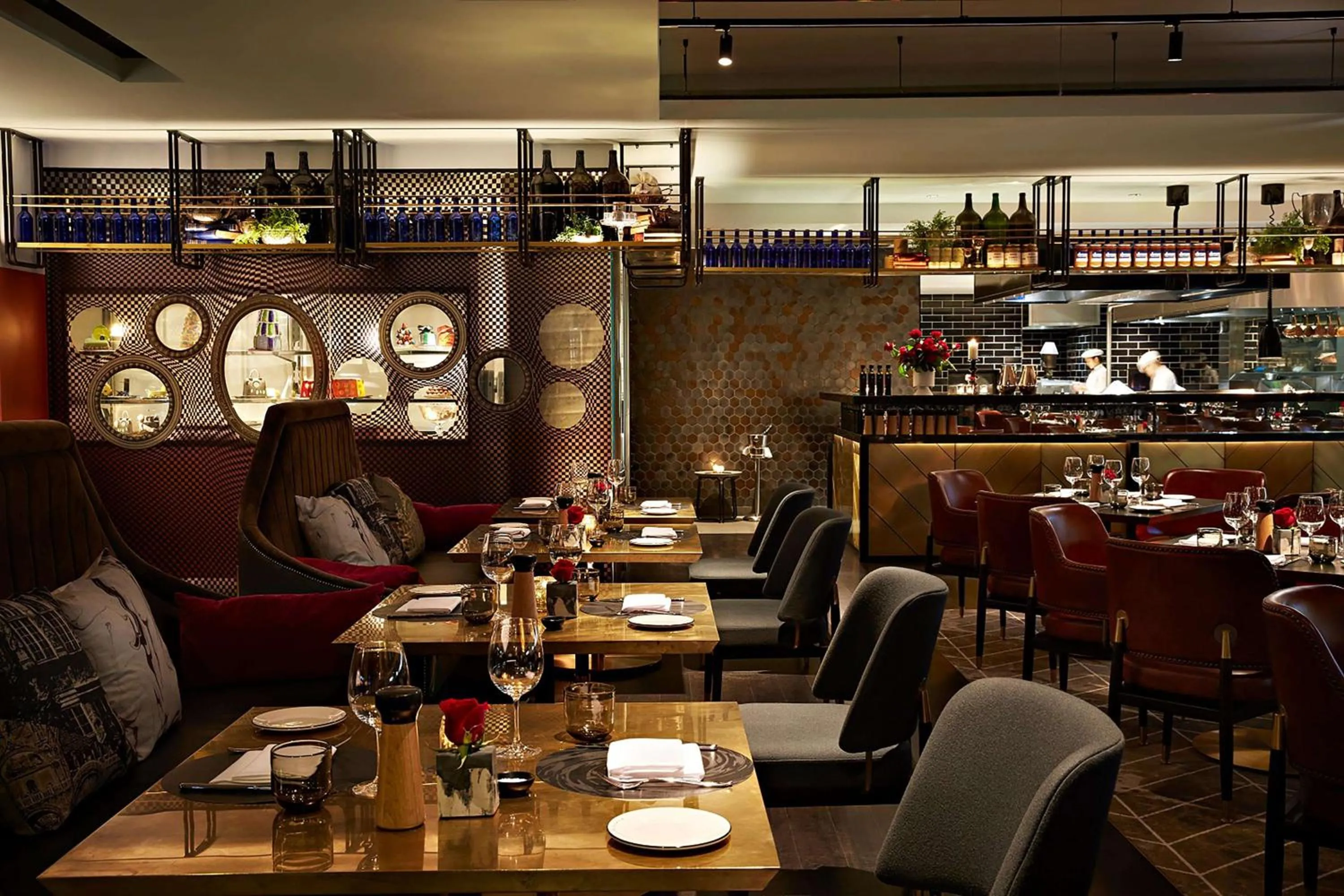 Restaurant/places to eat in QT Melbourne