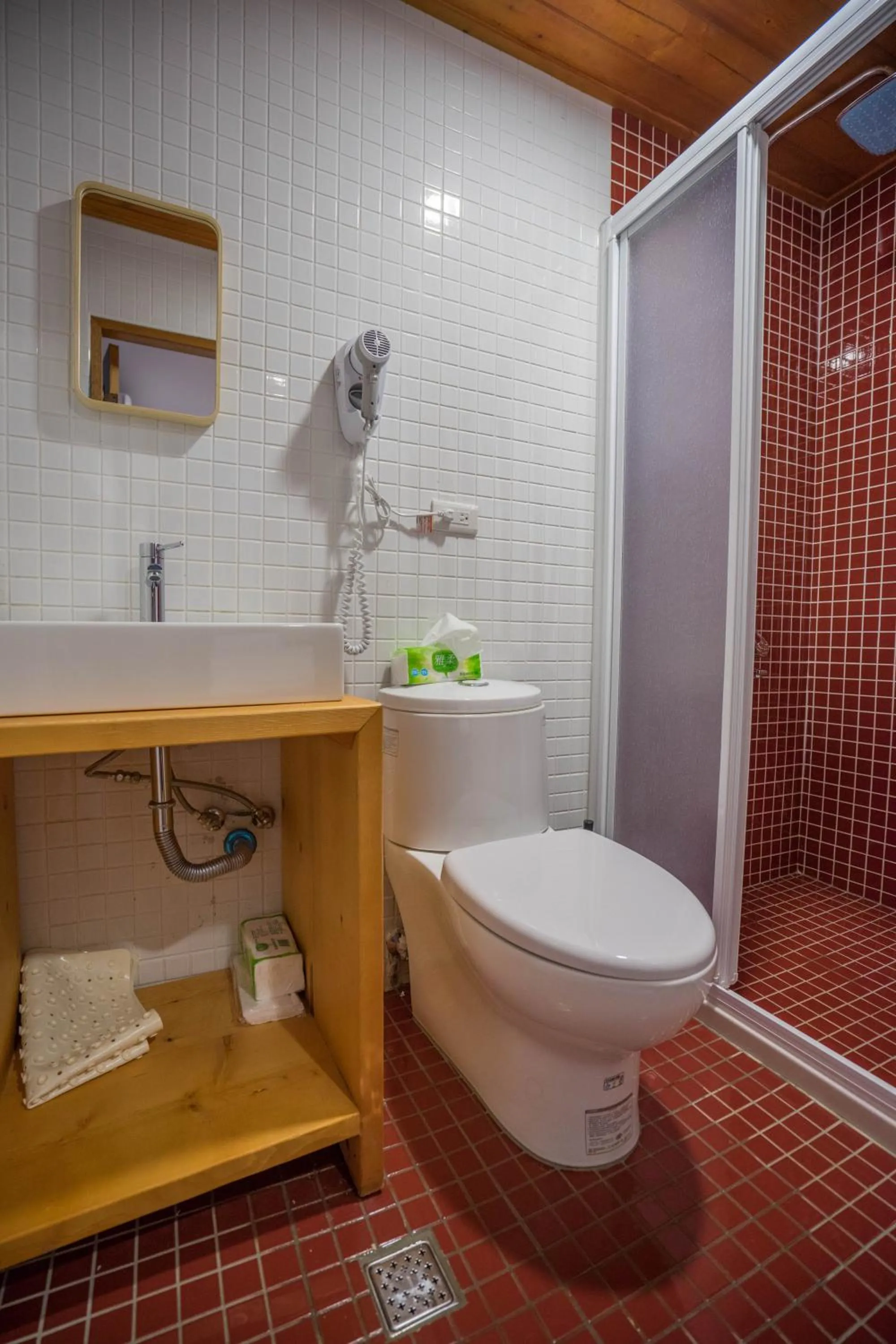 Yue Lake Backpackers