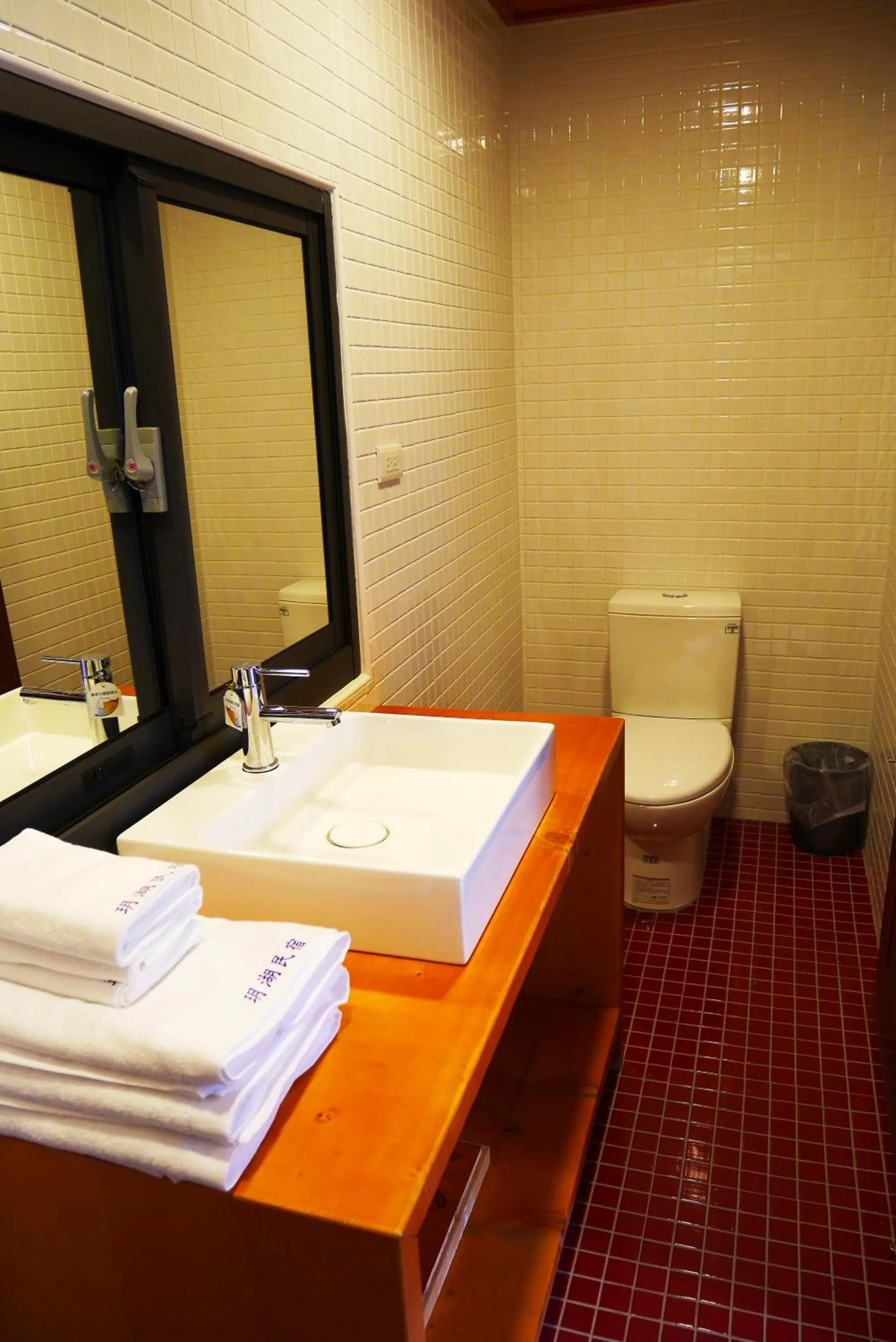 Shower in Yue Lake Backpackers