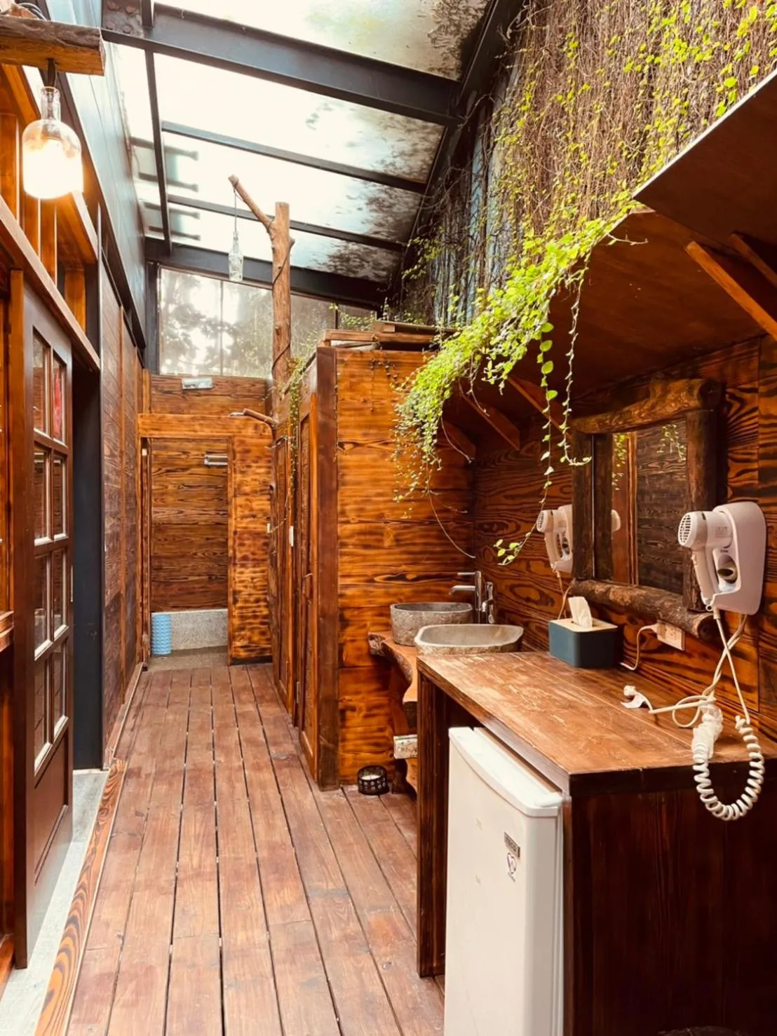 Yue Lake Backpackers