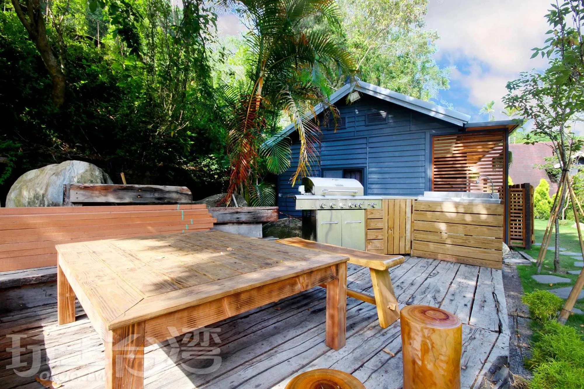 Yue Lake Backpackers